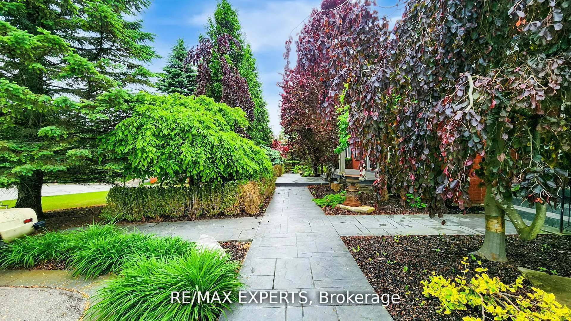 Photo 6 of 27 Theresa Circle, Vaughan, Kleinburg — HOMEH