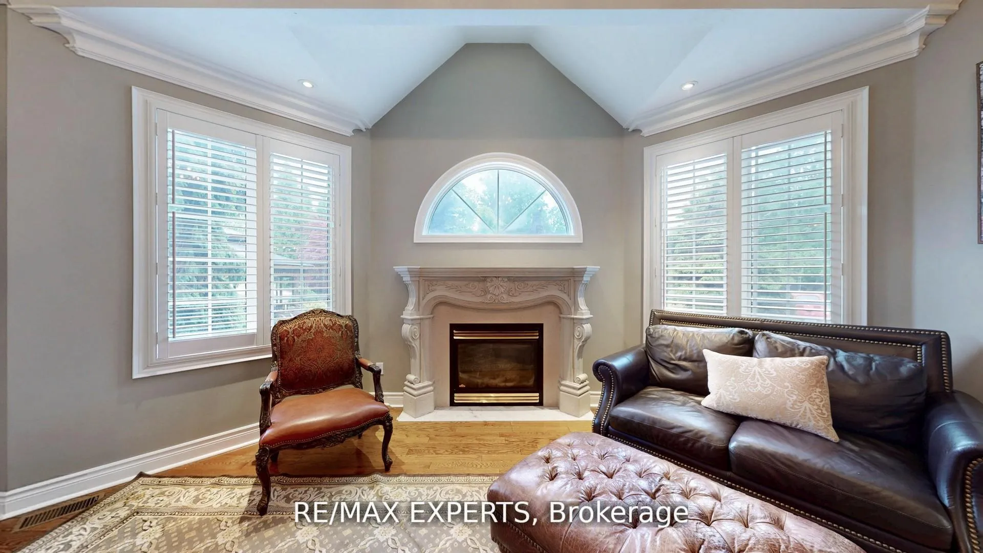 Photo 8 of 27 Theresa Circle, Vaughan, Kleinburg — HOMEH