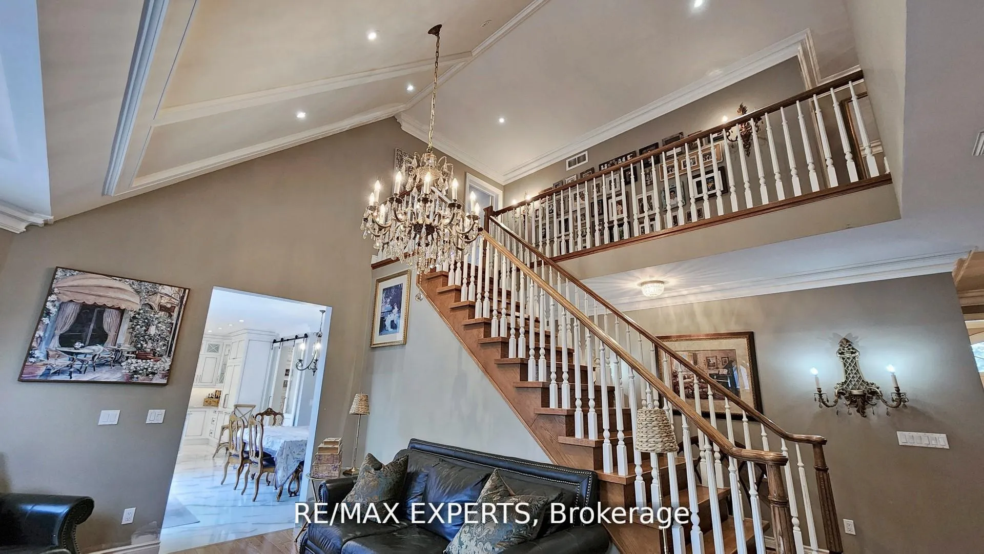 Photo 12 of 27 Theresa Circle, Vaughan, Kleinburg — HOMEH