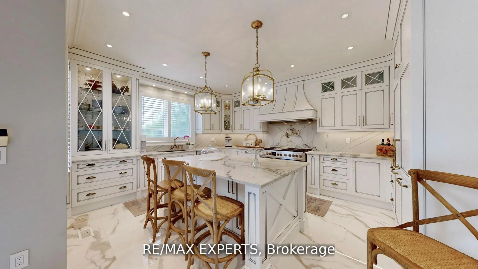 Photo 15 of 27 Theresa Circle, Vaughan, Kleinburg — HOMEH