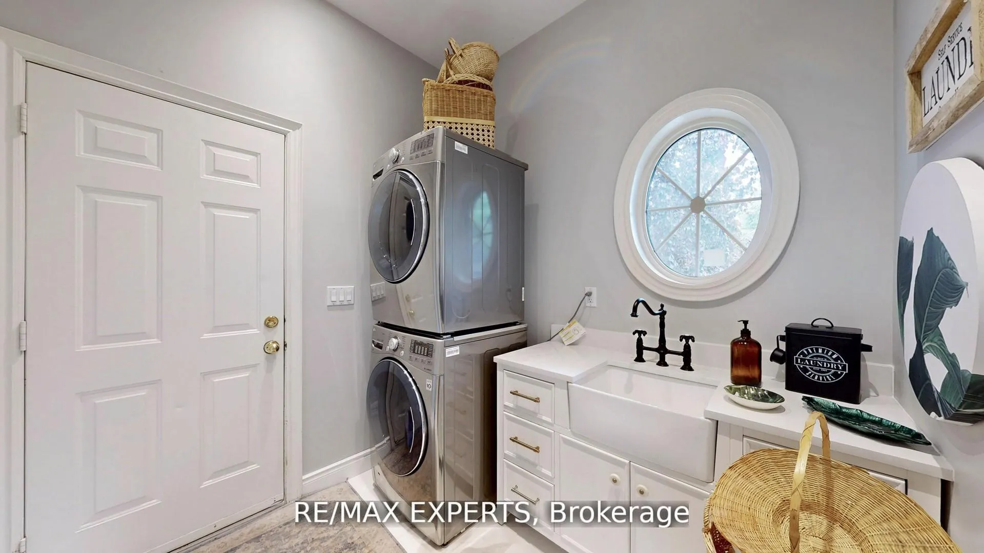 Photo 27 of 27 Theresa Circle, Vaughan, Kleinburg — HOMEH