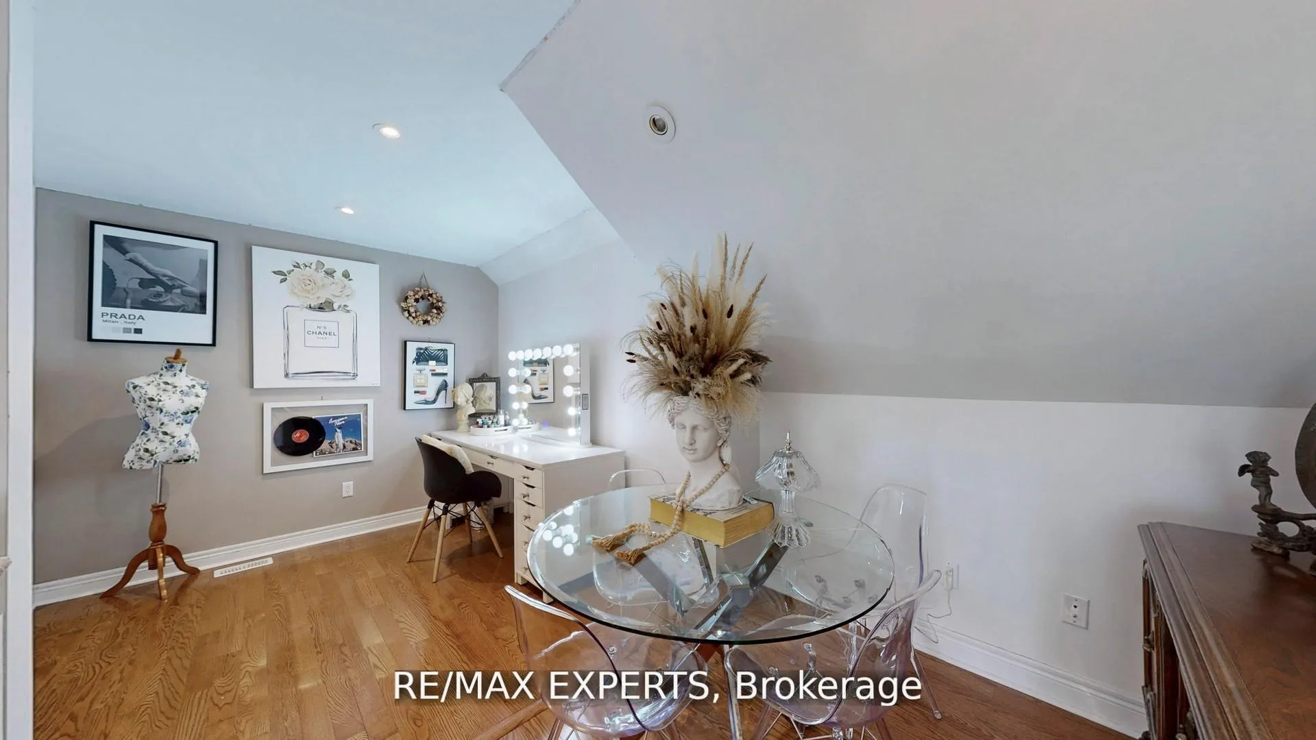 Photo 36 of 27 Theresa Circle, Vaughan, Kleinburg — HOMEH