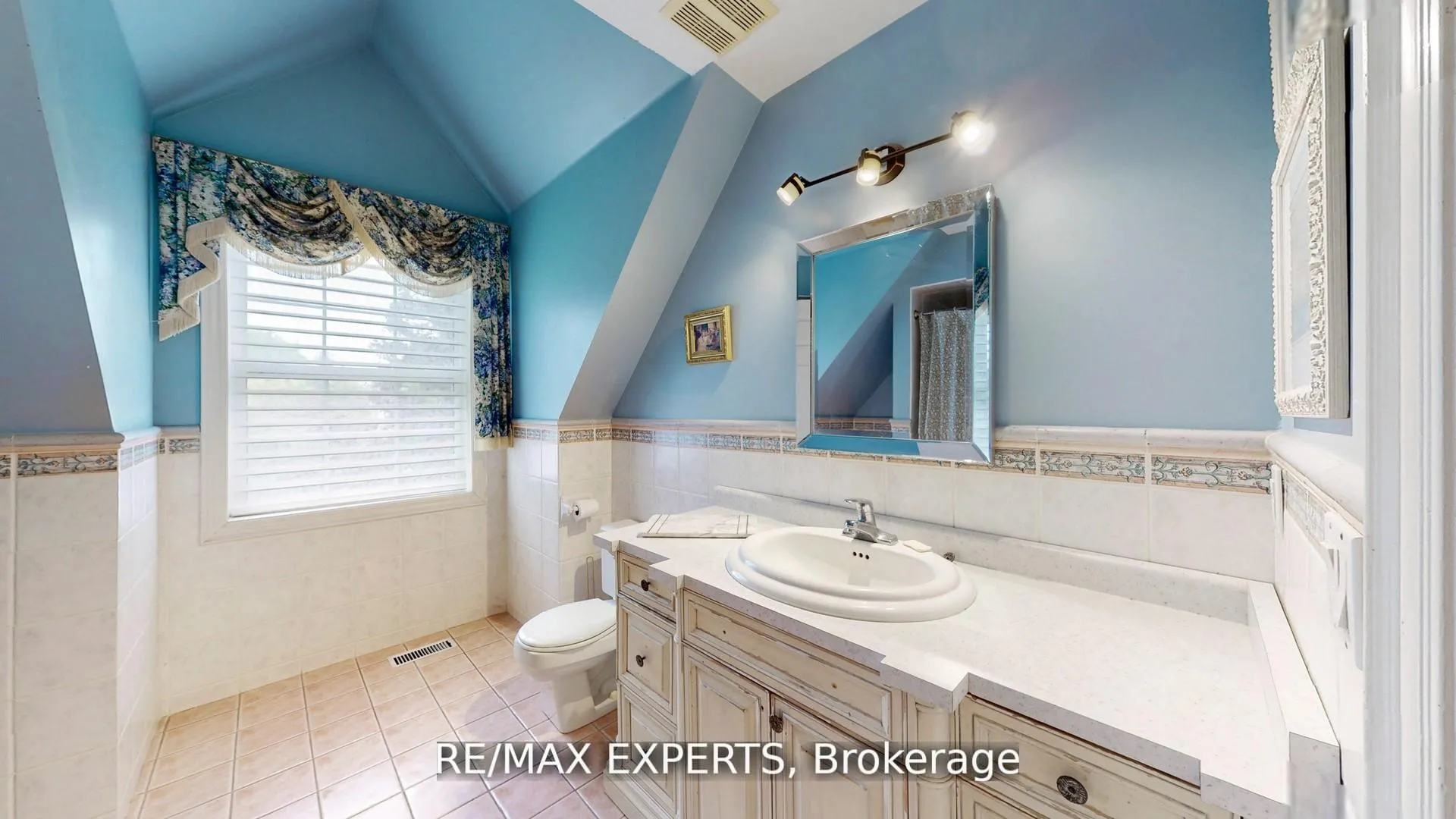 Photo 37 of 27 Theresa Circle, Vaughan, Kleinburg — HOMEH