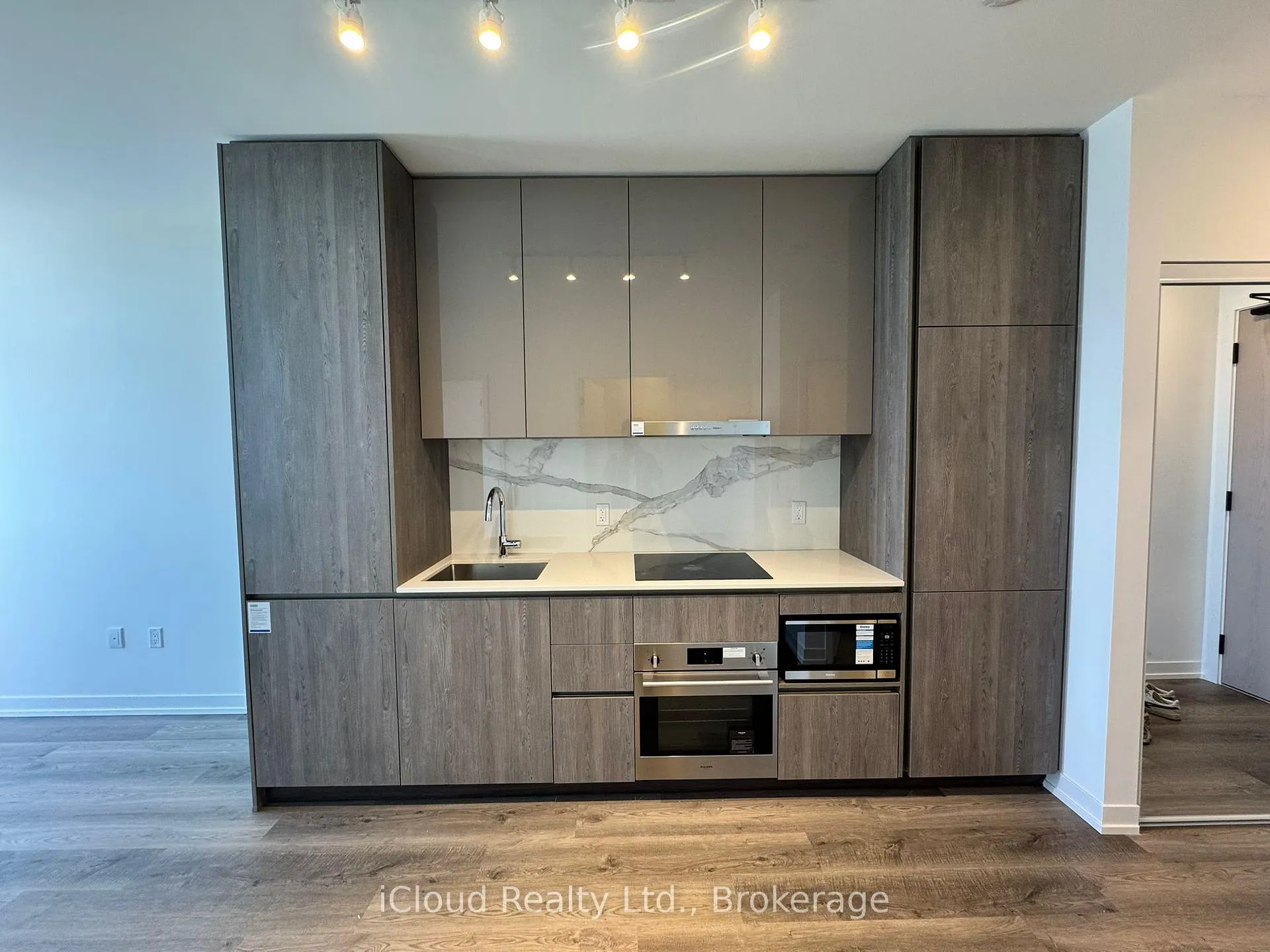 Photo 2 of Unit 6010, 8 Interchange Way, Vaughan, Vaughan Corporate Centre — HOMEH
