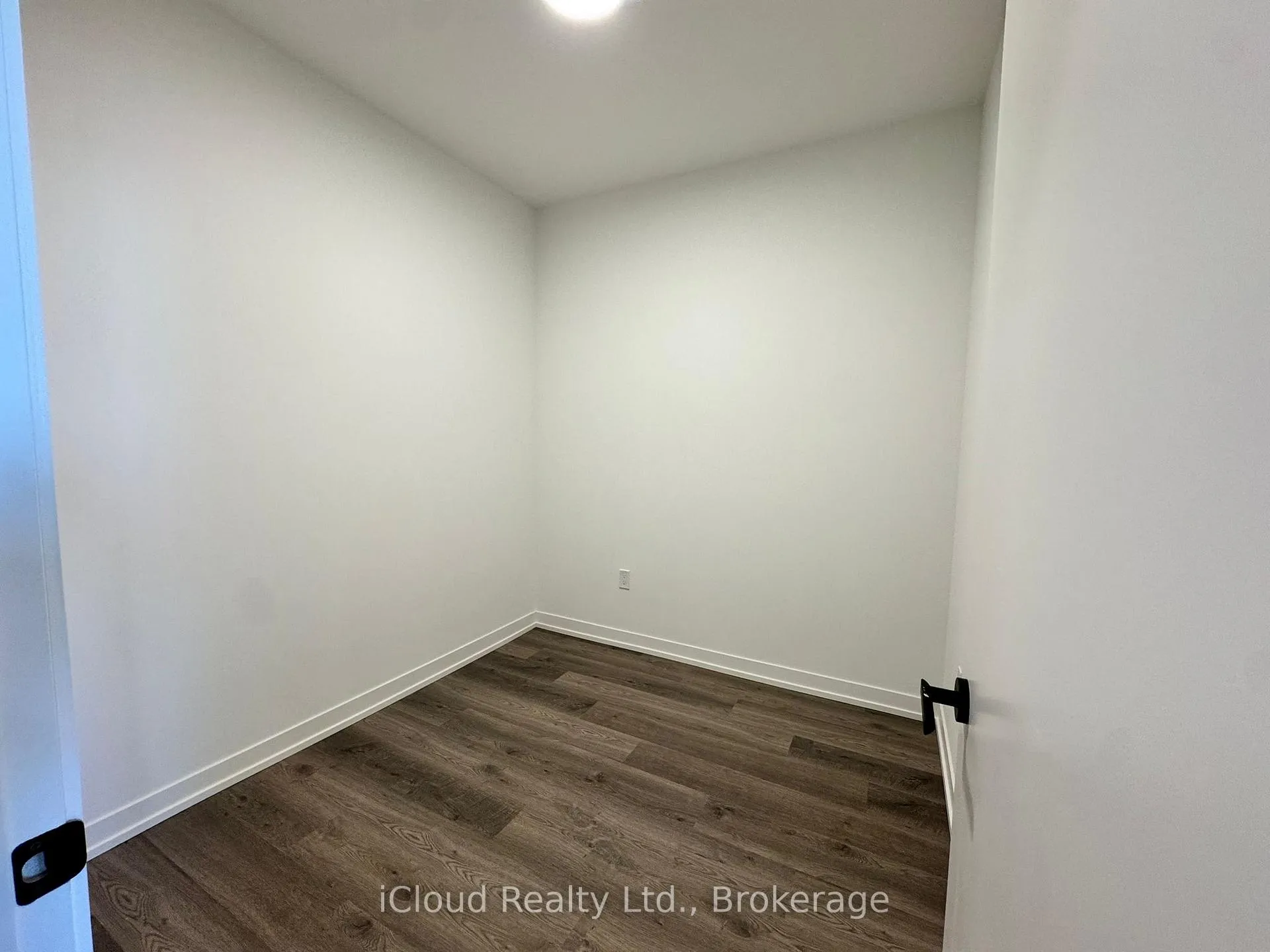 Photo 4 of Unit 6010, 8 Interchange Way, Vaughan, Vaughan Corporate Centre — HOMEH