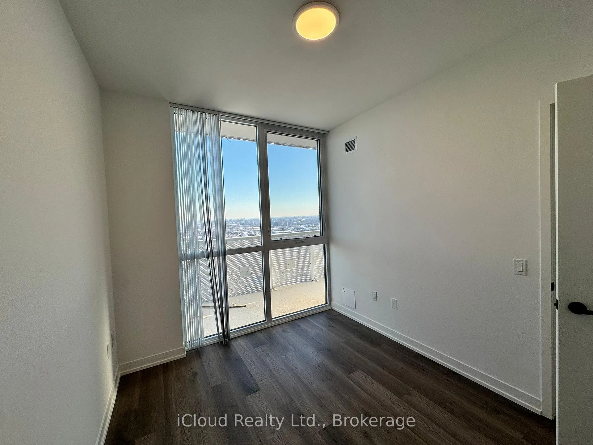 Photo 5 of Unit 6010, 8 Interchange Way, Vaughan, Vaughan Corporate Centre — HOMEH