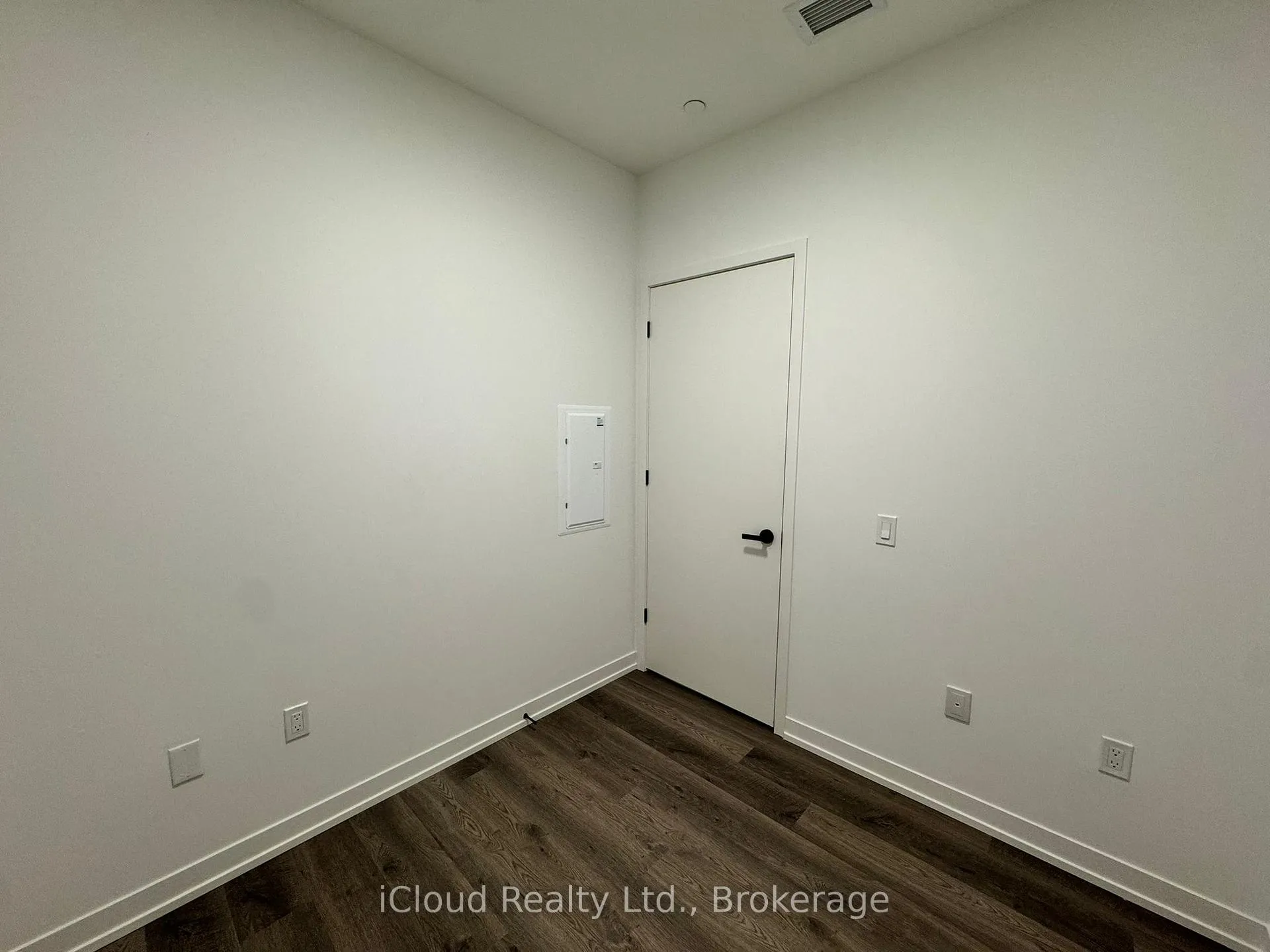 Photo 6 of Unit 6010, 8 Interchange Way, Vaughan, Vaughan Corporate Centre — HOMEH
