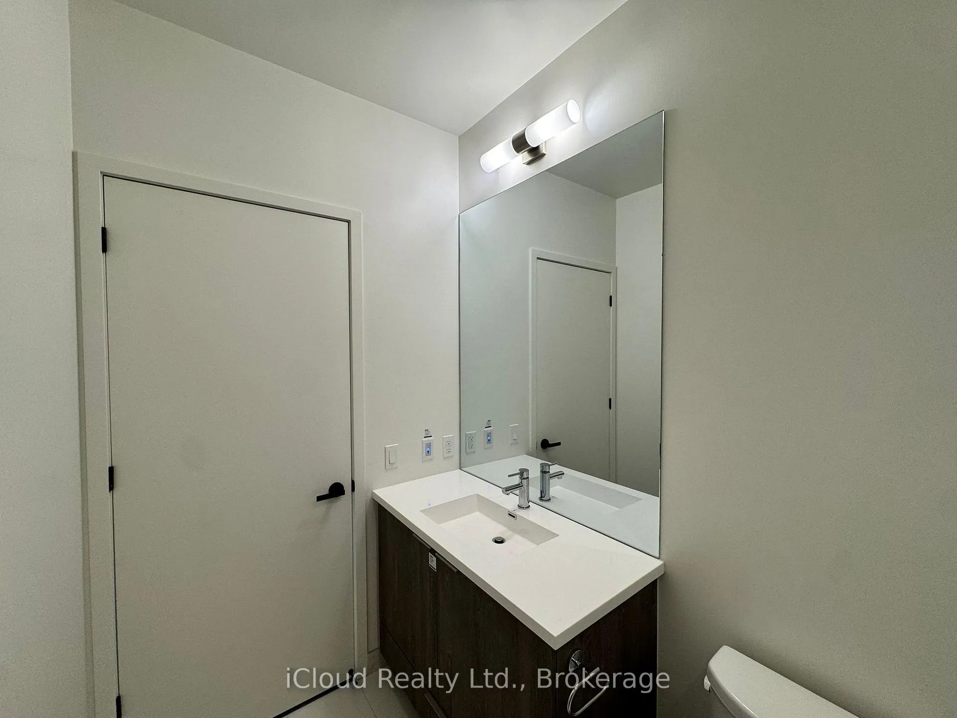 Photo 7 of Unit 6010, 8 Interchange Way, Vaughan, Vaughan Corporate Centre — HOMEH