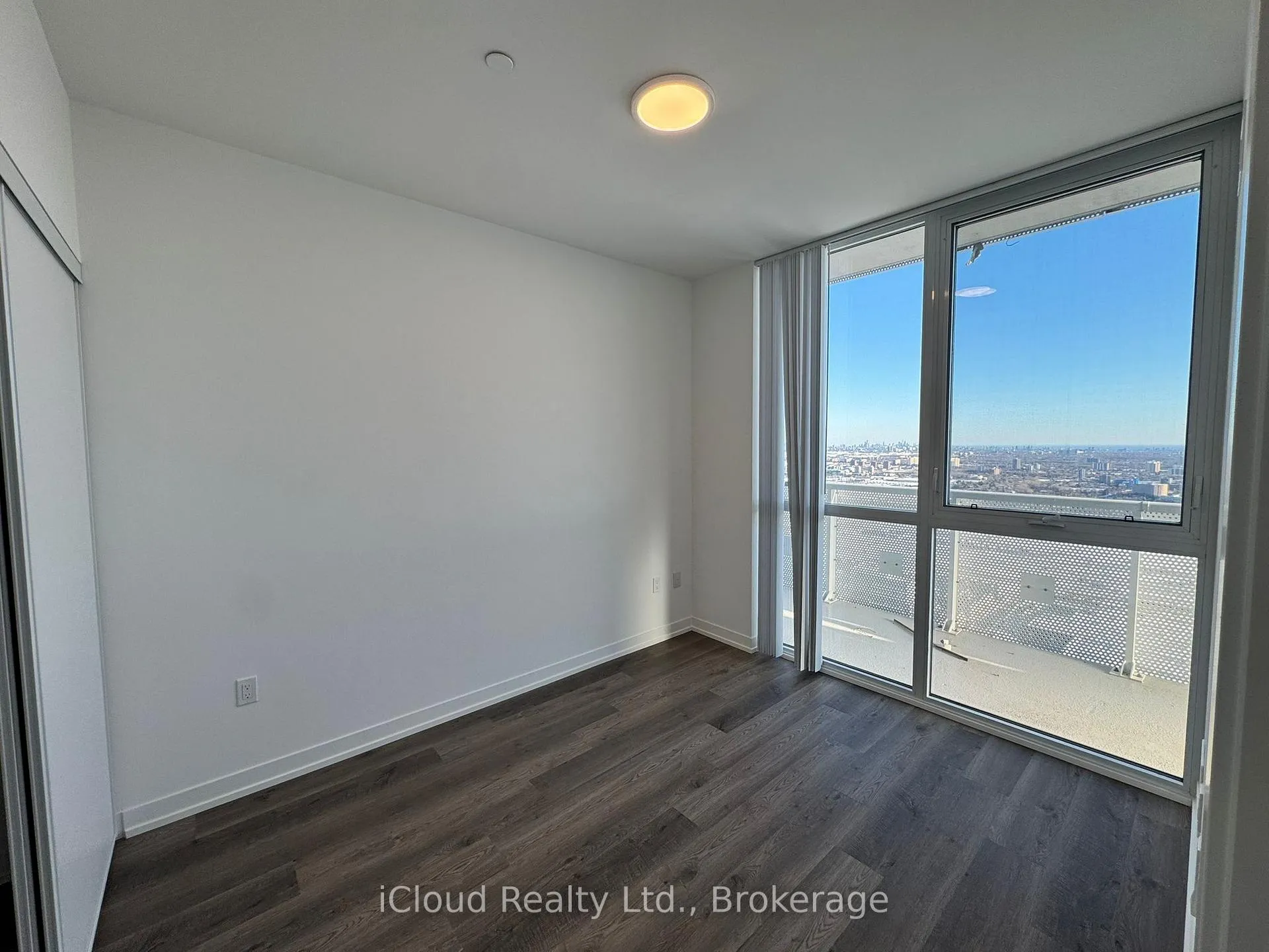 Photo 9 of Unit 6010, 8 Interchange Way, Vaughan, Vaughan Corporate Centre — HOMEH