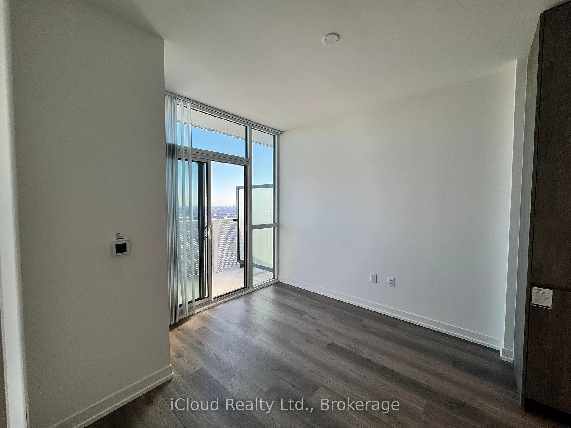 Photo 10 of Unit 6010, 8 Interchange Way, Vaughan, Vaughan Corporate Centre — HOMEH