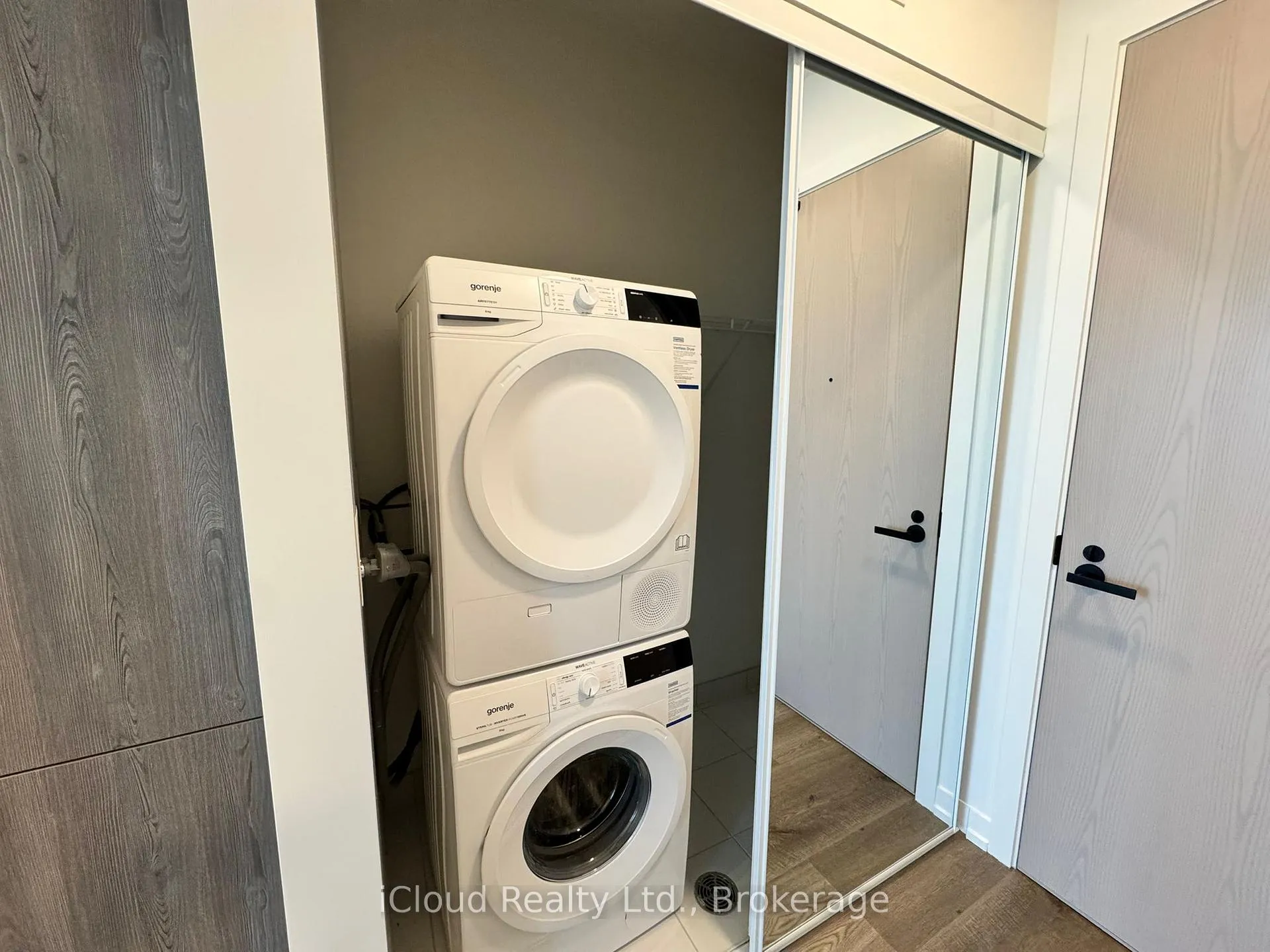 Photo 11 of Unit 6010, 8 Interchange Way, Vaughan, Vaughan Corporate Centre — HOMEH