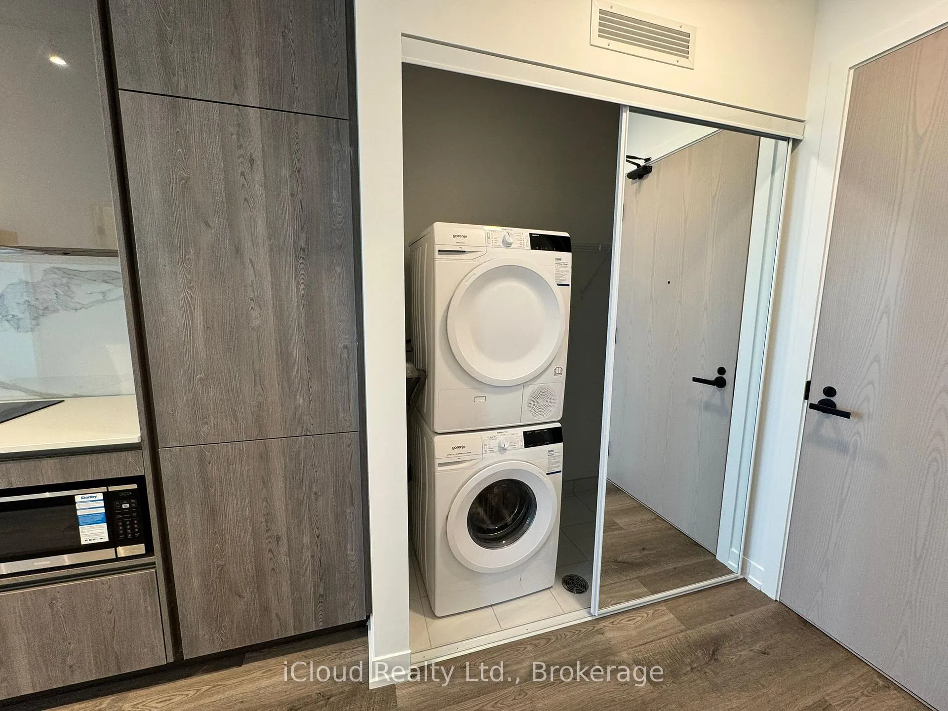 Photo 14 of Unit 6010, 8 Interchange Way, Vaughan, Vaughan Corporate Centre — HOMEH