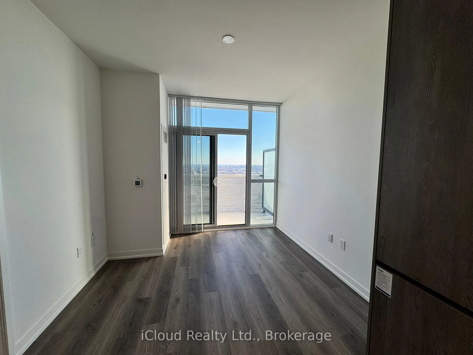 Photo 16 of Unit 6010, 8 Interchange Way, Vaughan, Vaughan Corporate Centre — HOMEH