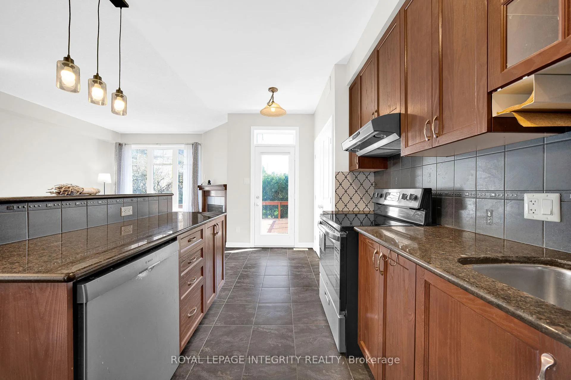 Photo 7 of 142 Abetti Ridge, Ottawa, Barrhaven - Stonebridge — HOMEH