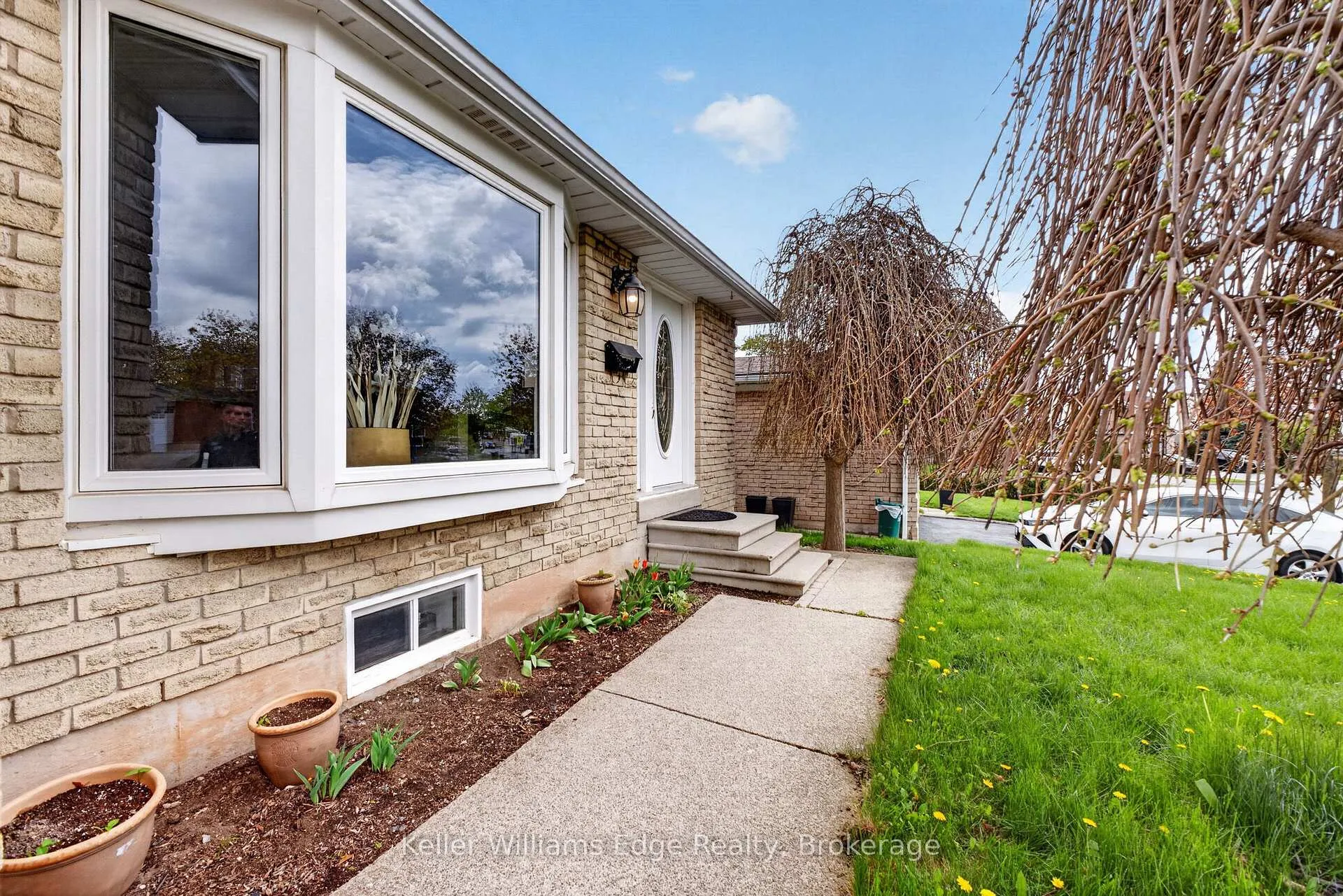Photo 4 of 2471 Malcolm Crescent, Burlington, Brant Hills — HOMEH
