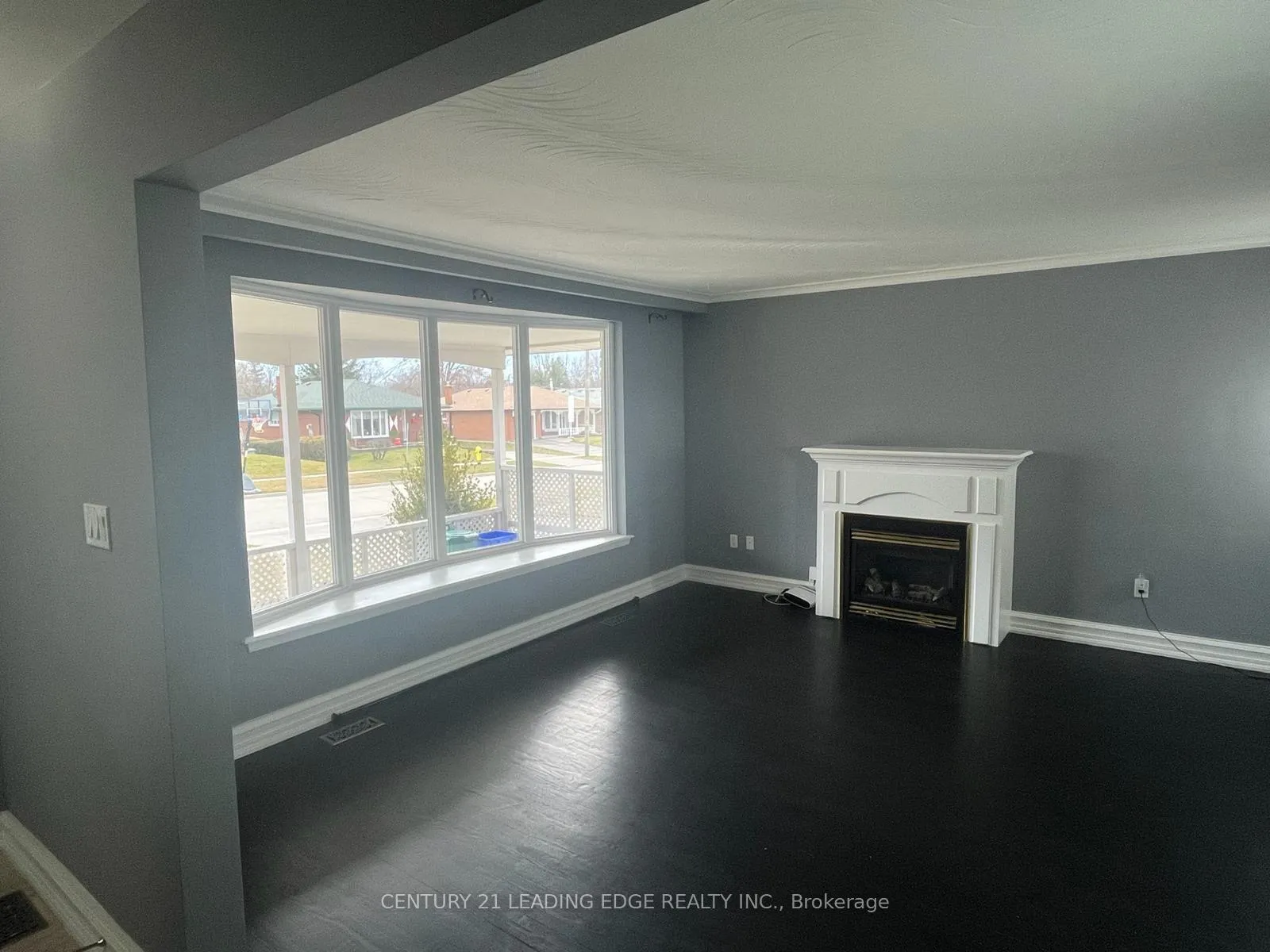 Photo 3 of 912 Crocus Crescent, Whitby, Downtown Whitby — HOMEH