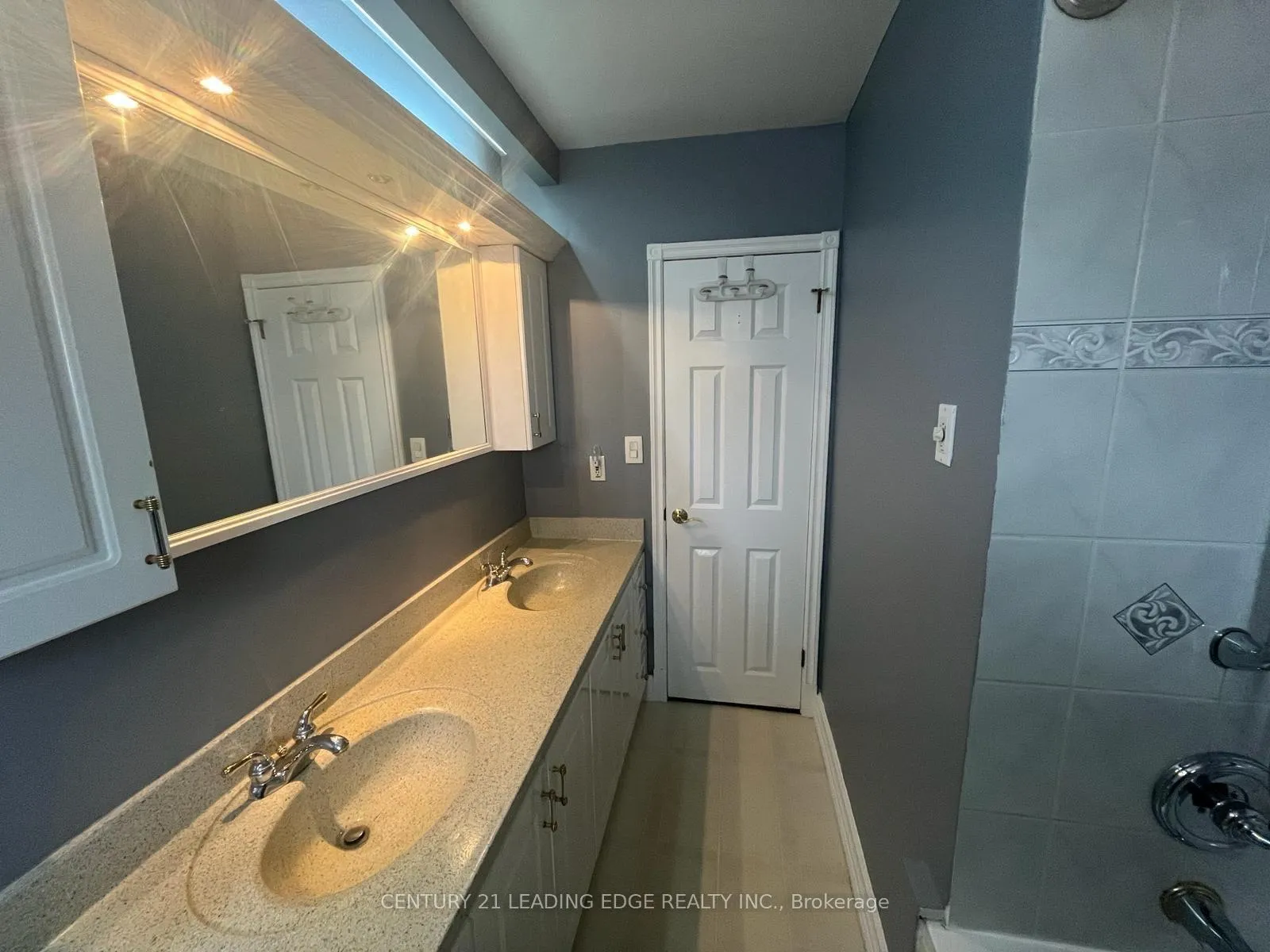 Photo 7 of 912 Crocus Crescent, Whitby, Downtown Whitby — HOMEH