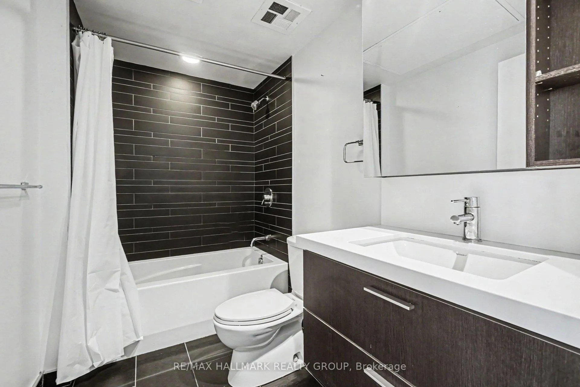 Photo 11 of Unit 842, 340 Mcleod Street, Ottawa, Ottawa Centre — HOMEH