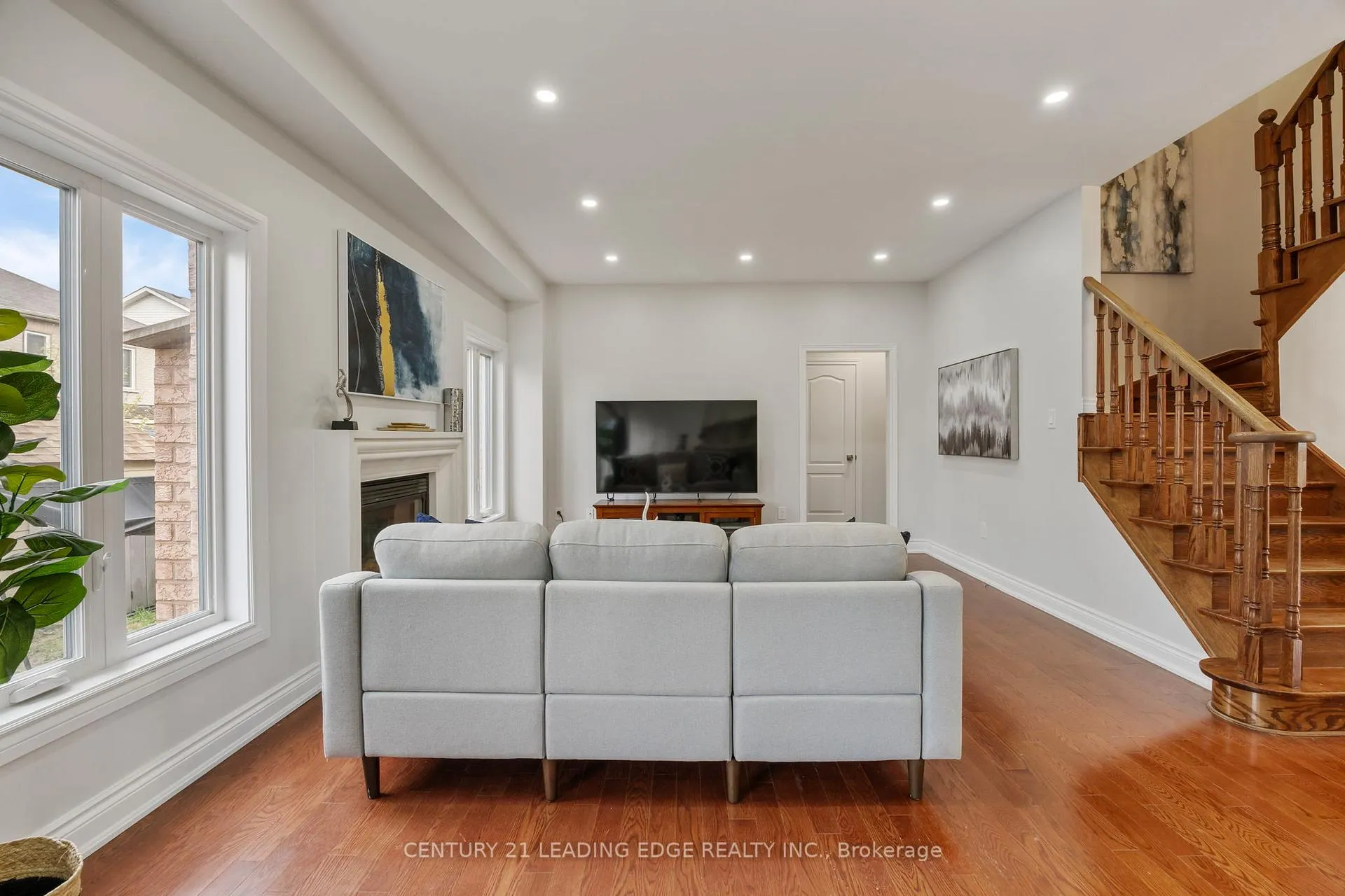 Photo 13 of 114 Stonechurch Crescent, Markham, Box Grove — HOMEH