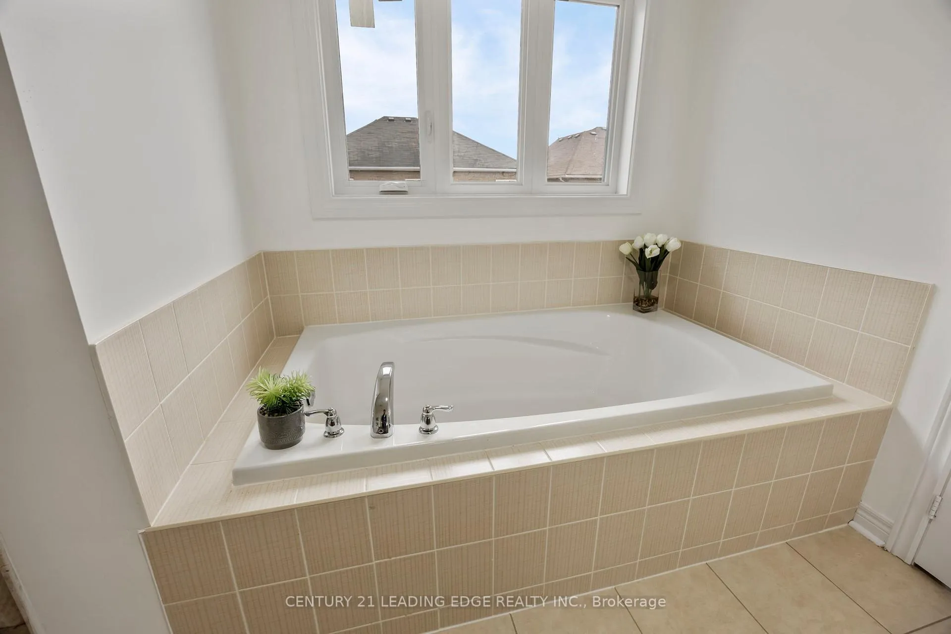 Photo 33 of 114 Stonechurch Crescent, Markham, Box Grove — HOMEH