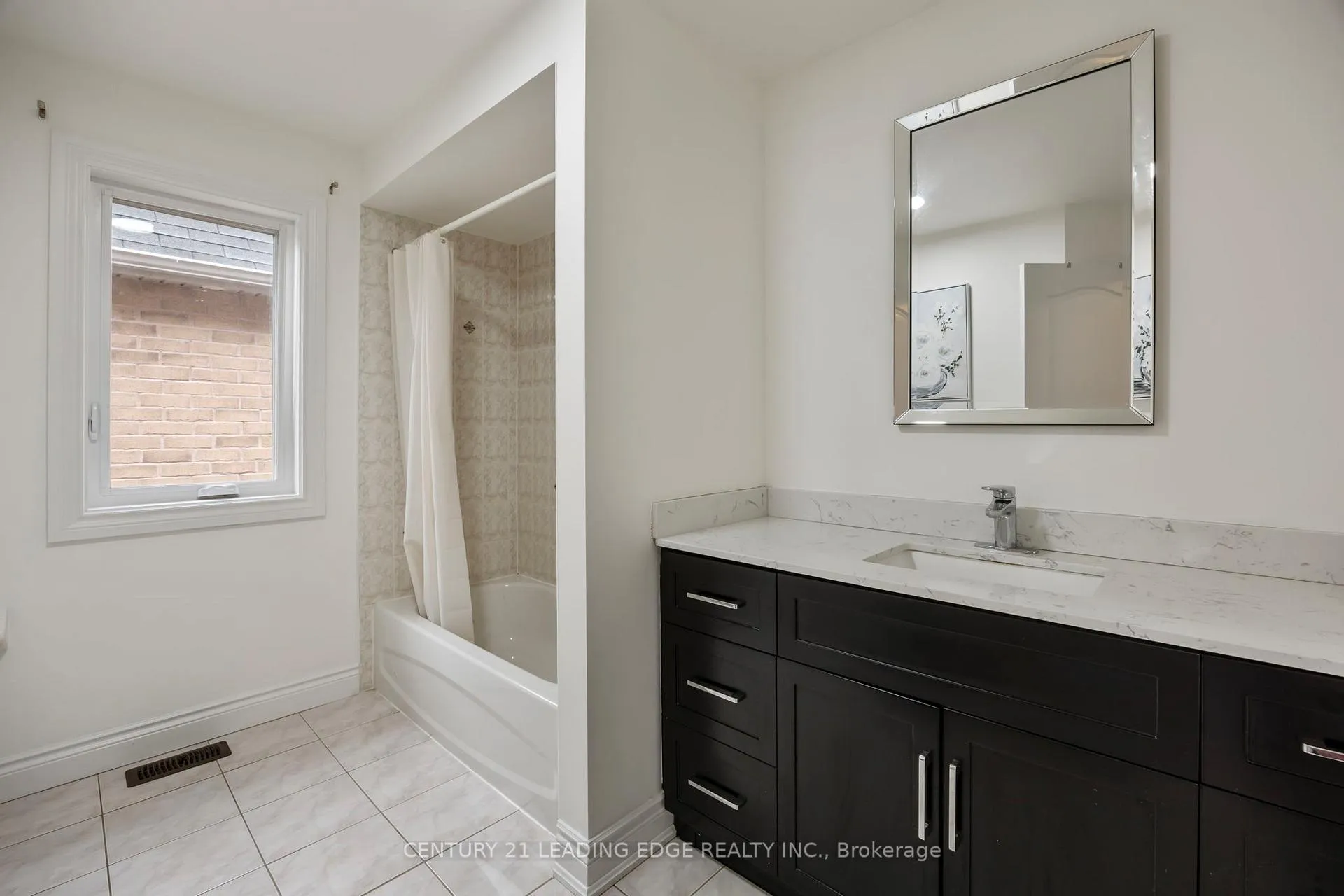 Photo 37 of 114 Stonechurch Crescent, Markham, Box Grove — HOMEH