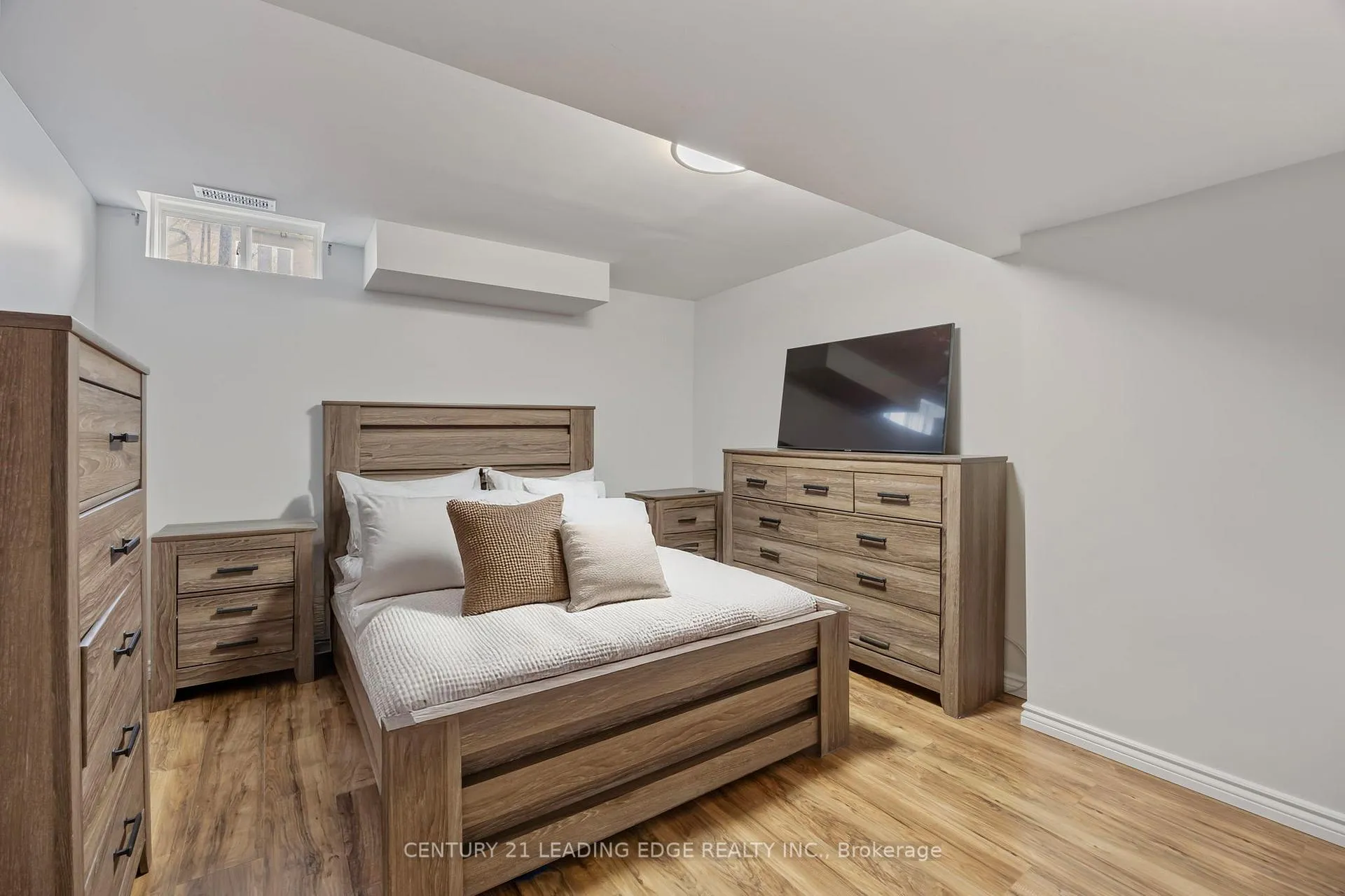 Photo 42 of 114 Stonechurch Crescent, Markham, Box Grove — HOMEH
