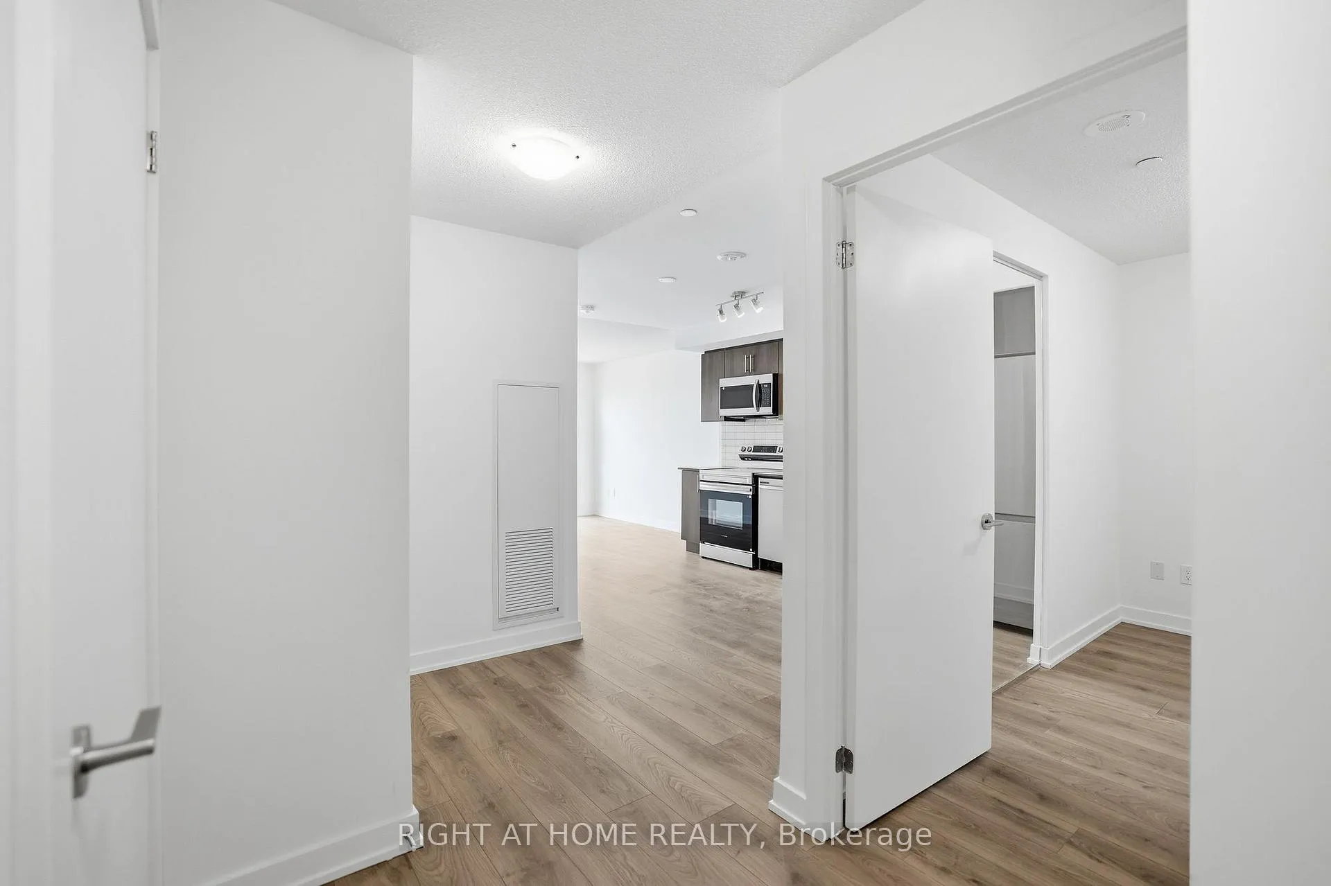 Photo 1 of Unit 504, 1010 sandy beach Road, Pickering, Bay Ridges — HOMEH