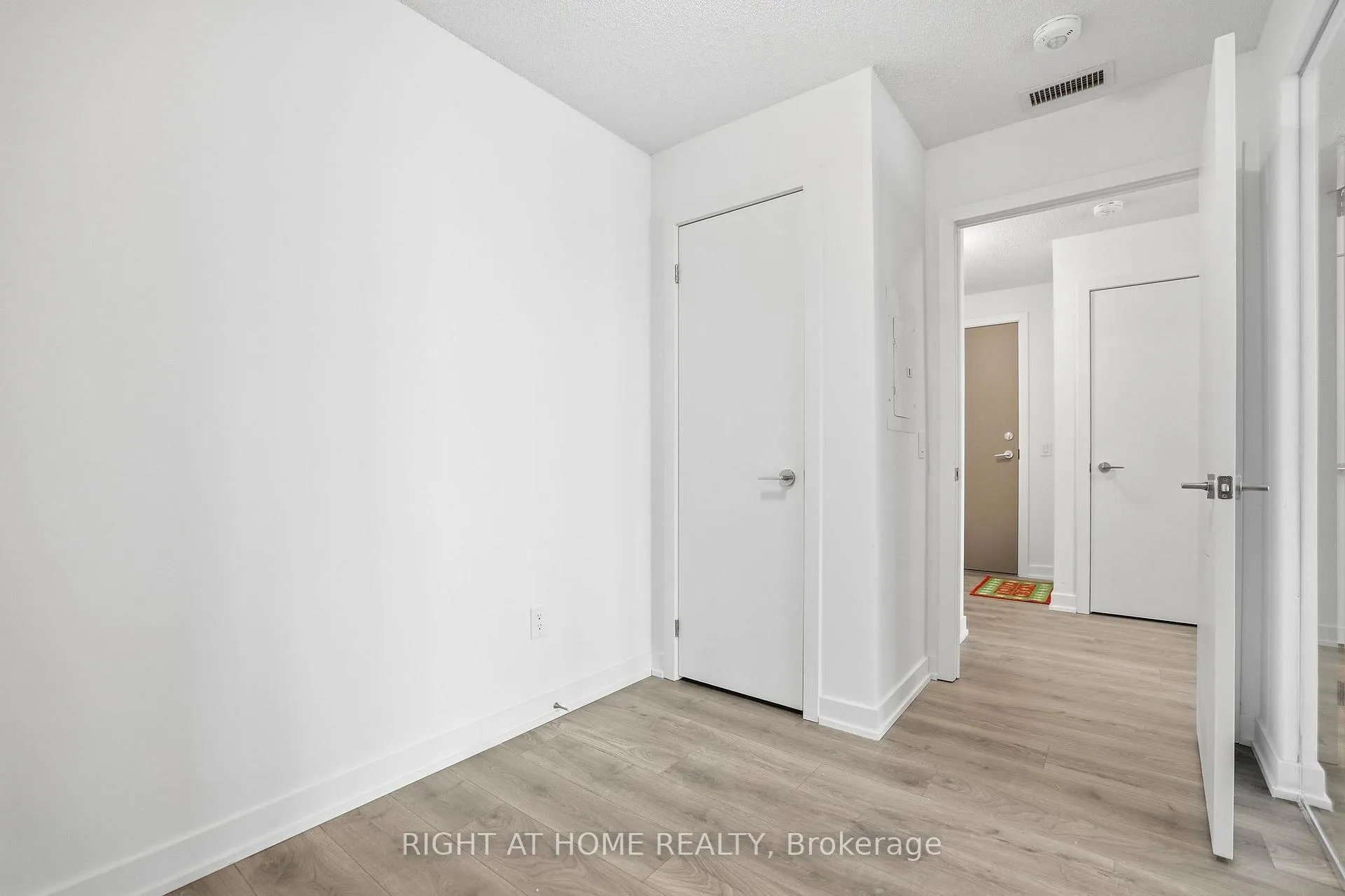 Photo 6 of Unit 504, 1010 sandy beach Road, Pickering, Bay Ridges — HOMEH