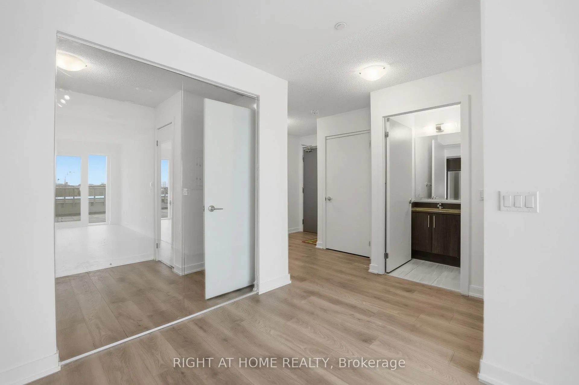 Photo 7 of Unit 504, 1010 sandy beach Road, Pickering, Bay Ridges — HOMEH