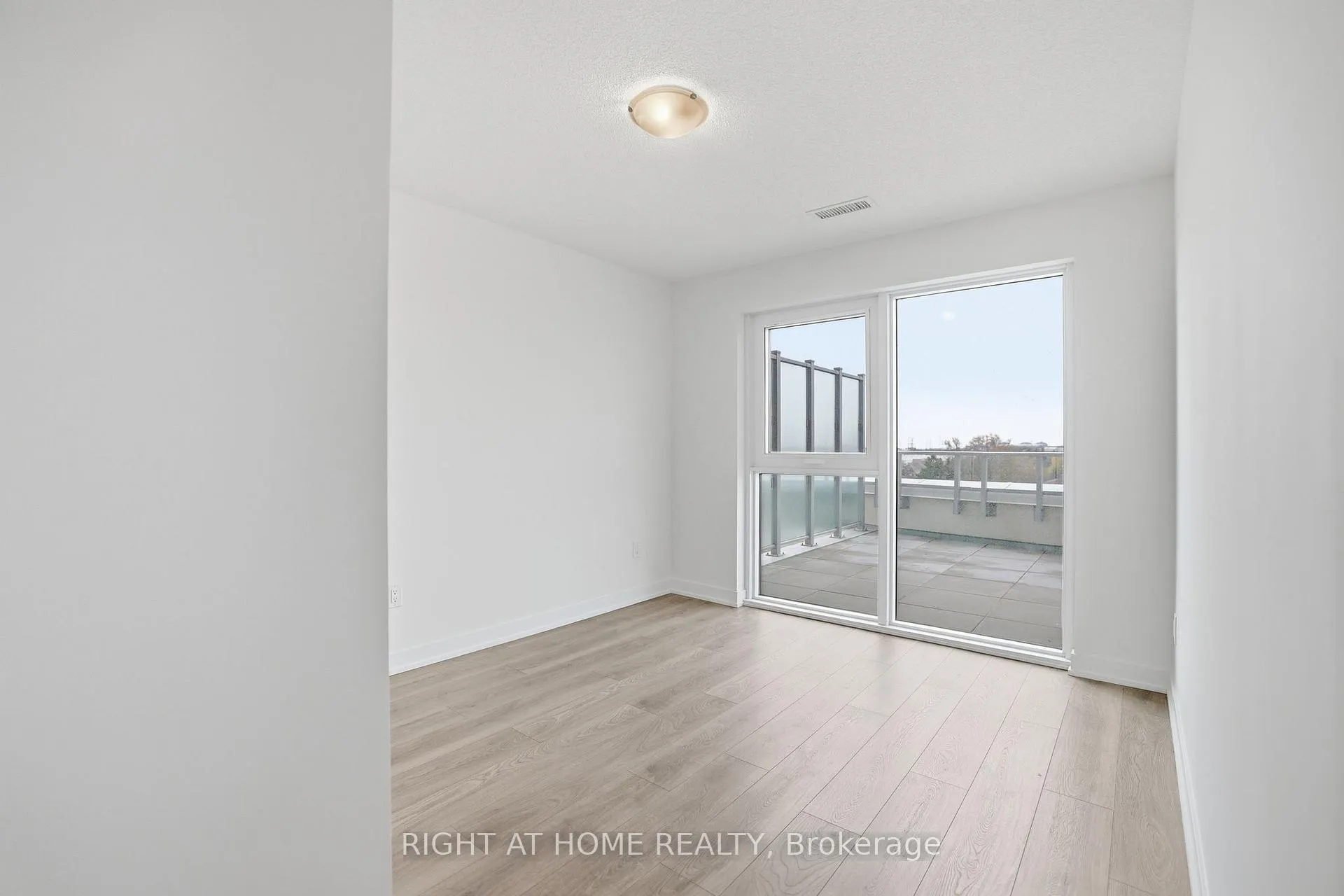 Photo 12 of Unit 504, 1010 sandy beach Road, Pickering, Bay Ridges — HOMEH