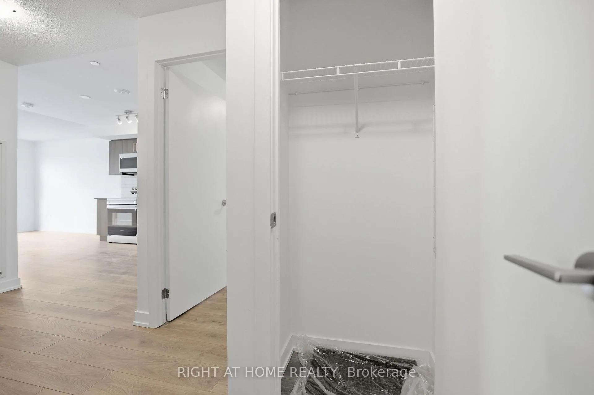 Photo 14 of Unit 504, 1010 sandy beach Road, Pickering, Bay Ridges — HOMEH