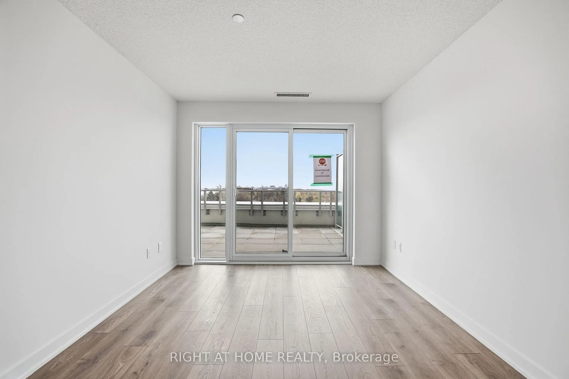 Photo 16 of Unit 504, 1010 sandy beach Road, Pickering, Bay Ridges — HOMEH