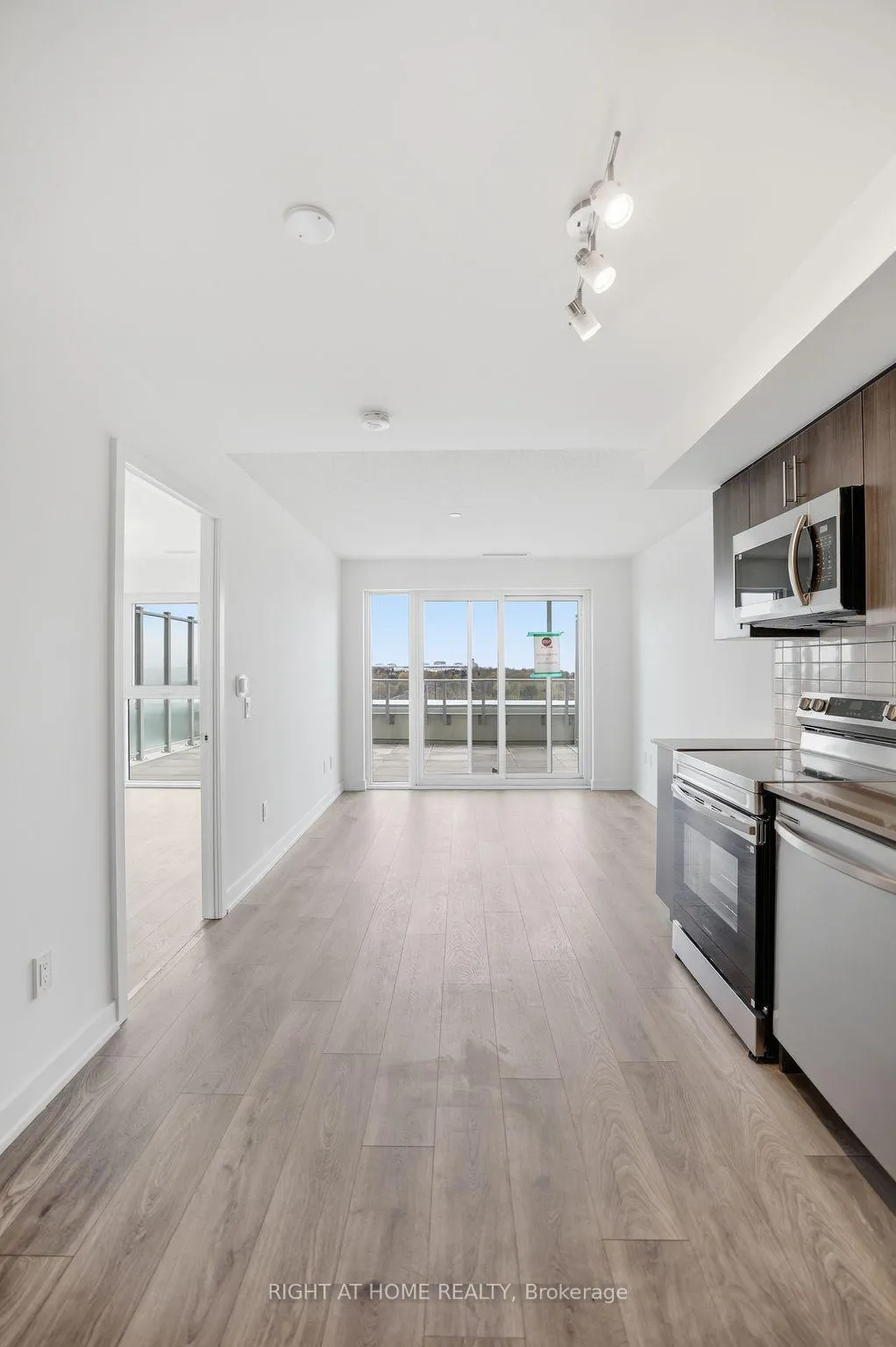 Photo 19 of Unit 504, 1010 sandy beach Road, Pickering, Bay Ridges — HOMEH
