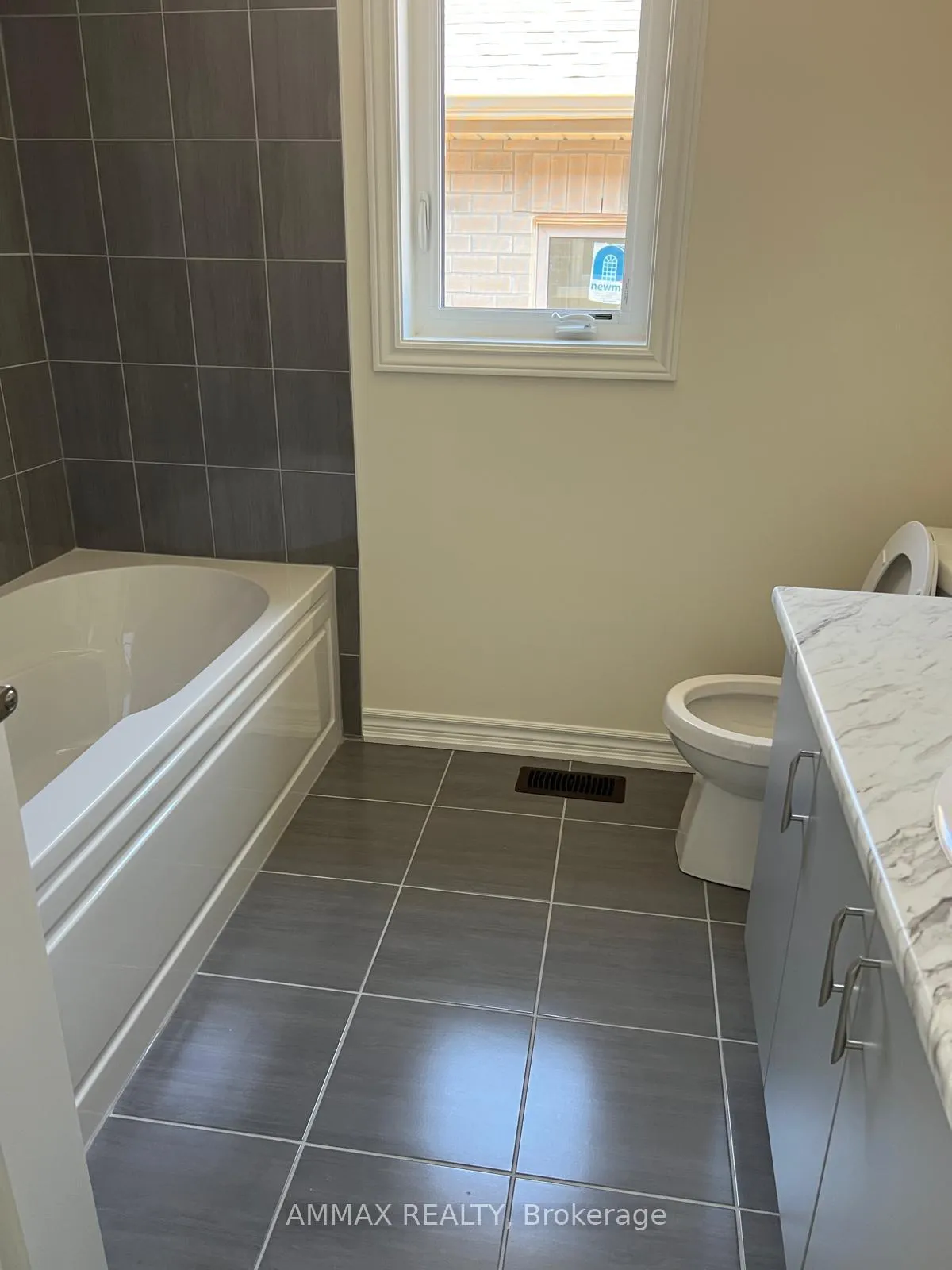 Photo 9 of 2990 zenith Parkway, Pickering, Rural Pickering — HOMEH