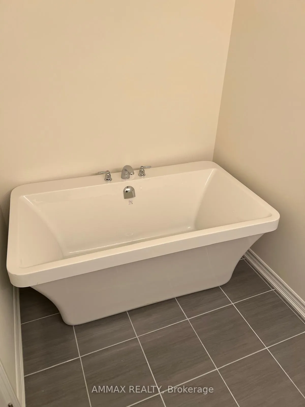 Photo 15 of 2990 zenith Parkway, Pickering, Rural Pickering — HOMEH