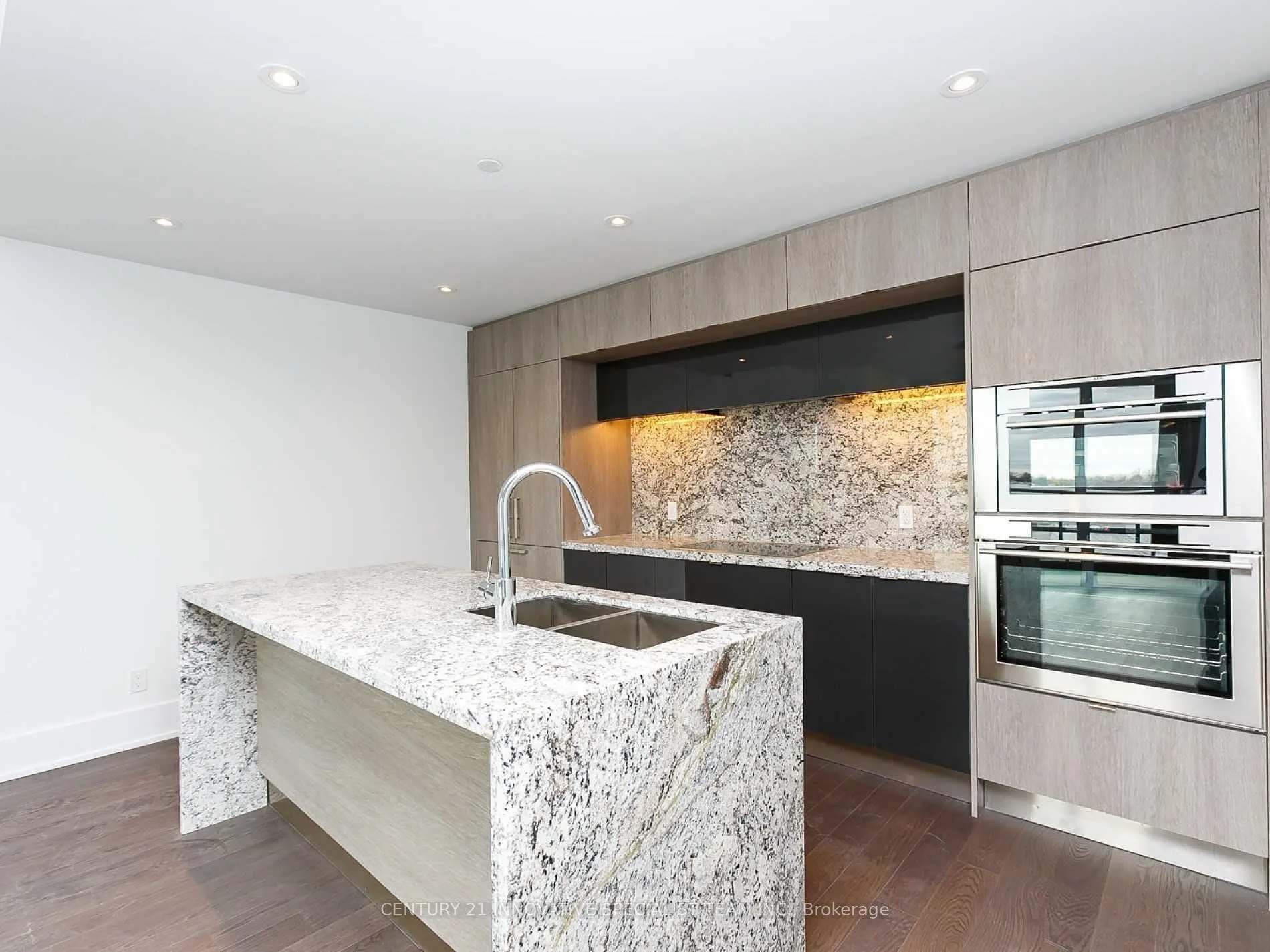 Photo 5 of Unit 410, 1 Edgewater Drive, Toronto, Waterfront Communities — HOMEH