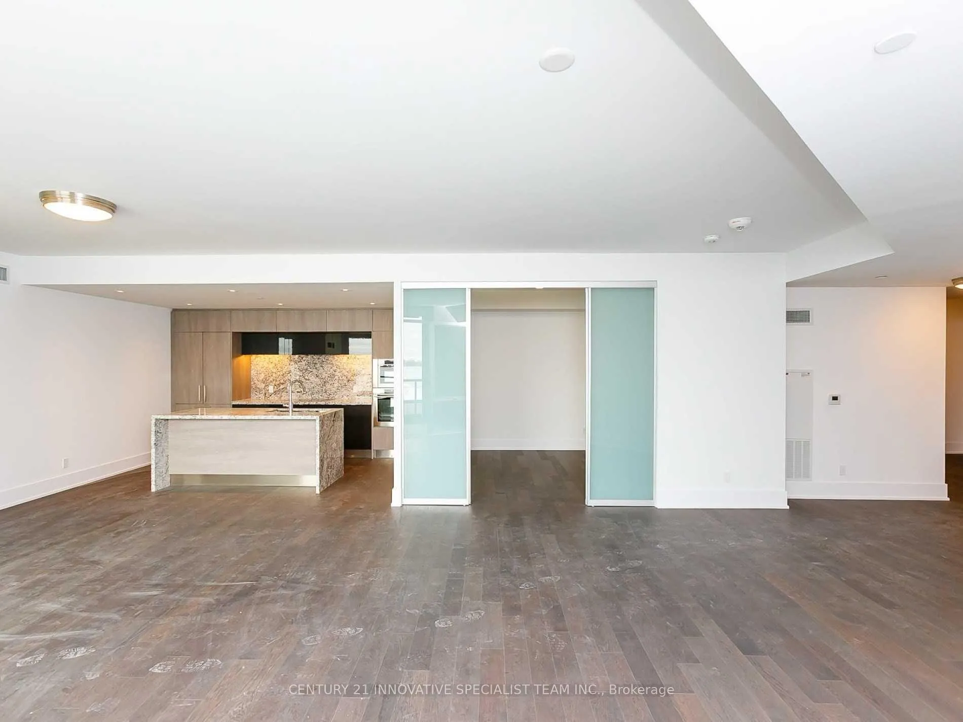 Photo 6 of Unit 410, 1 Edgewater Drive, Toronto, Waterfront Communities — HOMEH