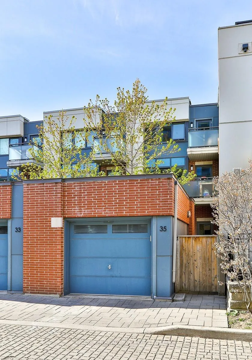 Photo 3 of 35 Oak Street, Toronto, Regent Park — HOMEH