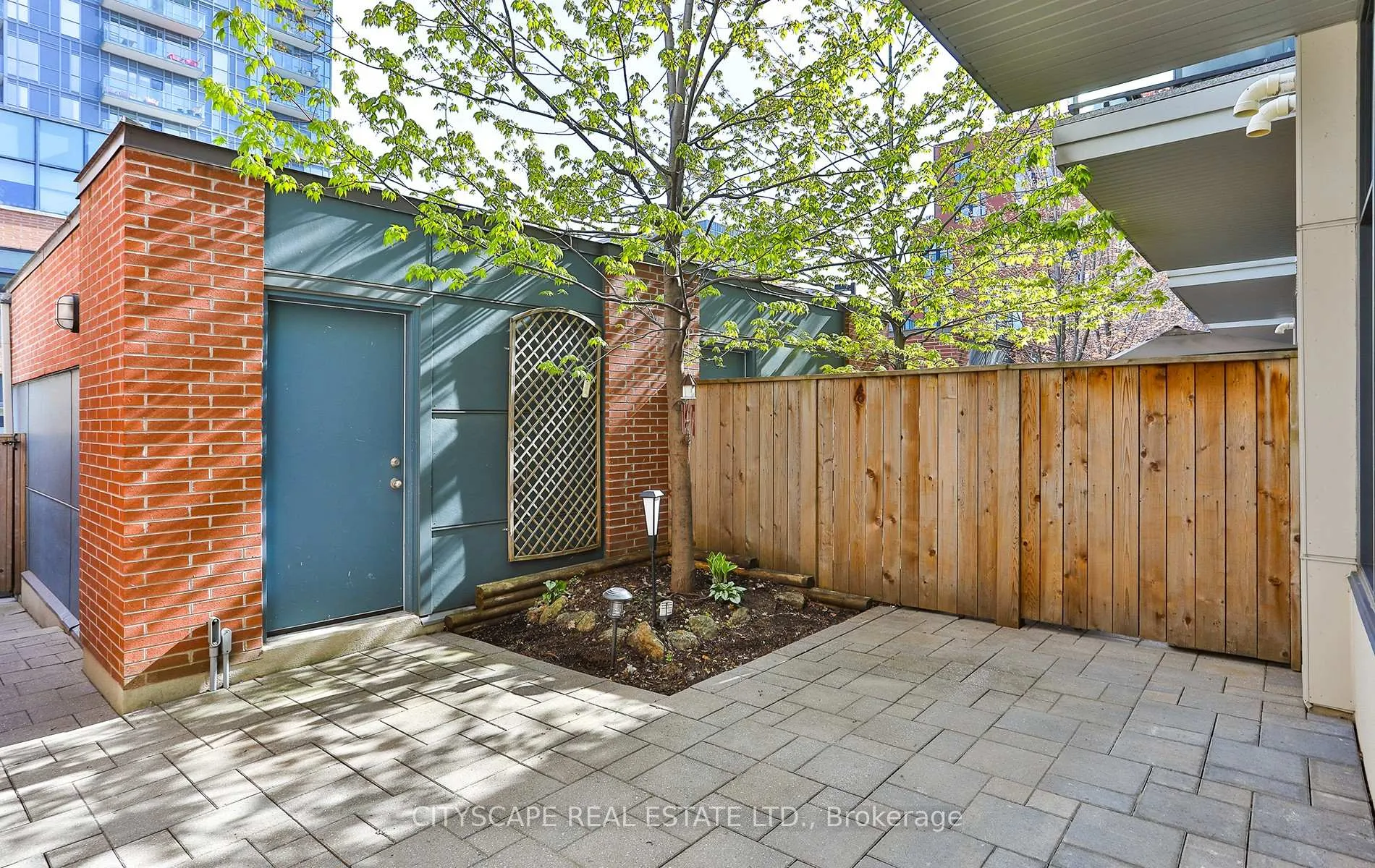 Photo 17 of 35 Oak Street, Toronto, Regent Park — HOMEH