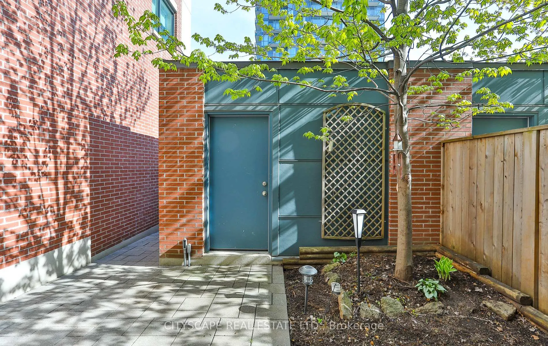 Photo 19 of 35 Oak Street, Toronto, Regent Park — HOMEH