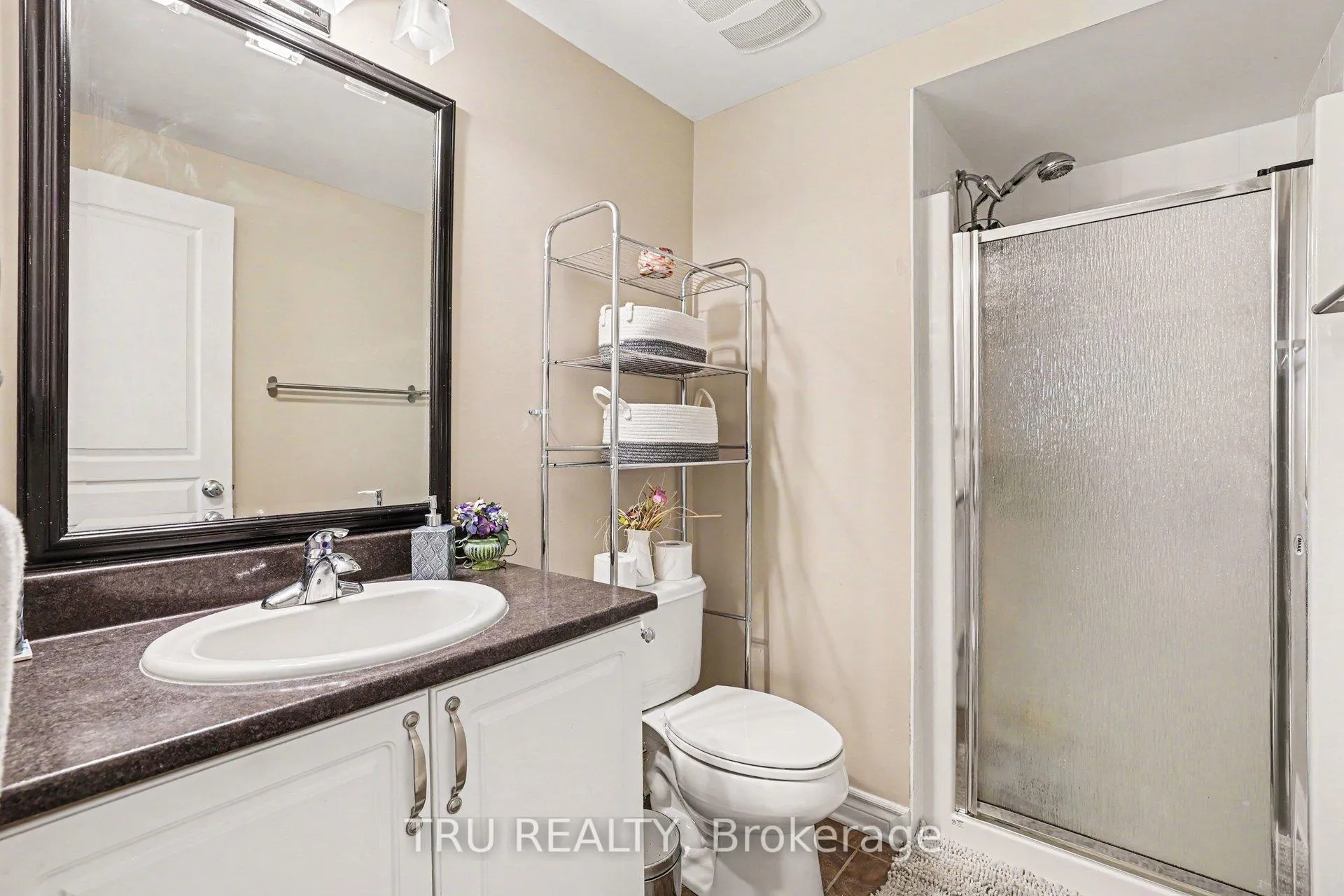 Photo 13 of 36 Tayside Private, Ottawa, Barrhaven - Longfields — HOMEH