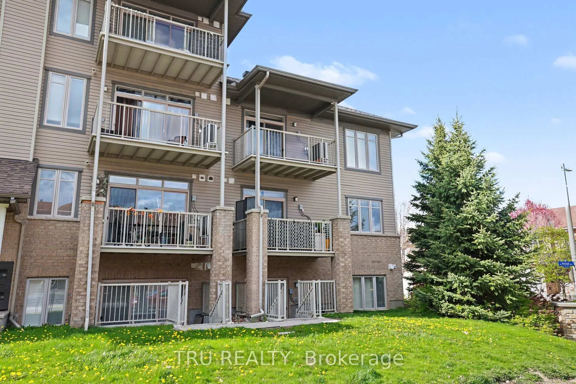 Photo 15 of 36 Tayside Private, Ottawa, Barrhaven - Longfields — HOMEH