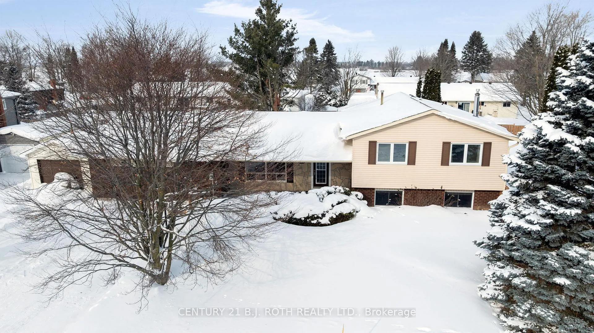 Photo 2 of 218 Parkside Crescent, Innisfil, Stroud — HOMEH