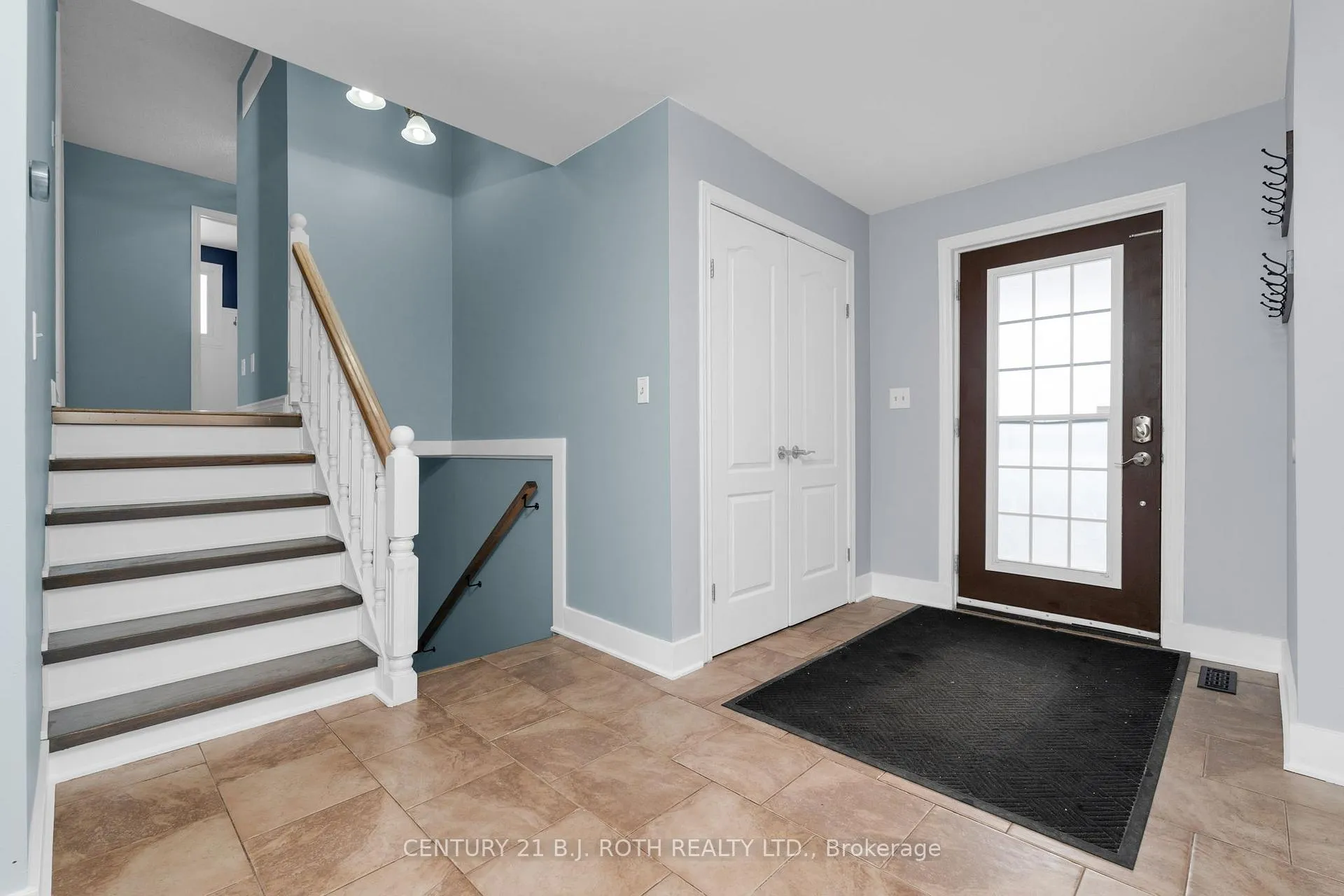 Photo 8 of 218 Parkside Crescent, Innisfil, Stroud — HOMEH