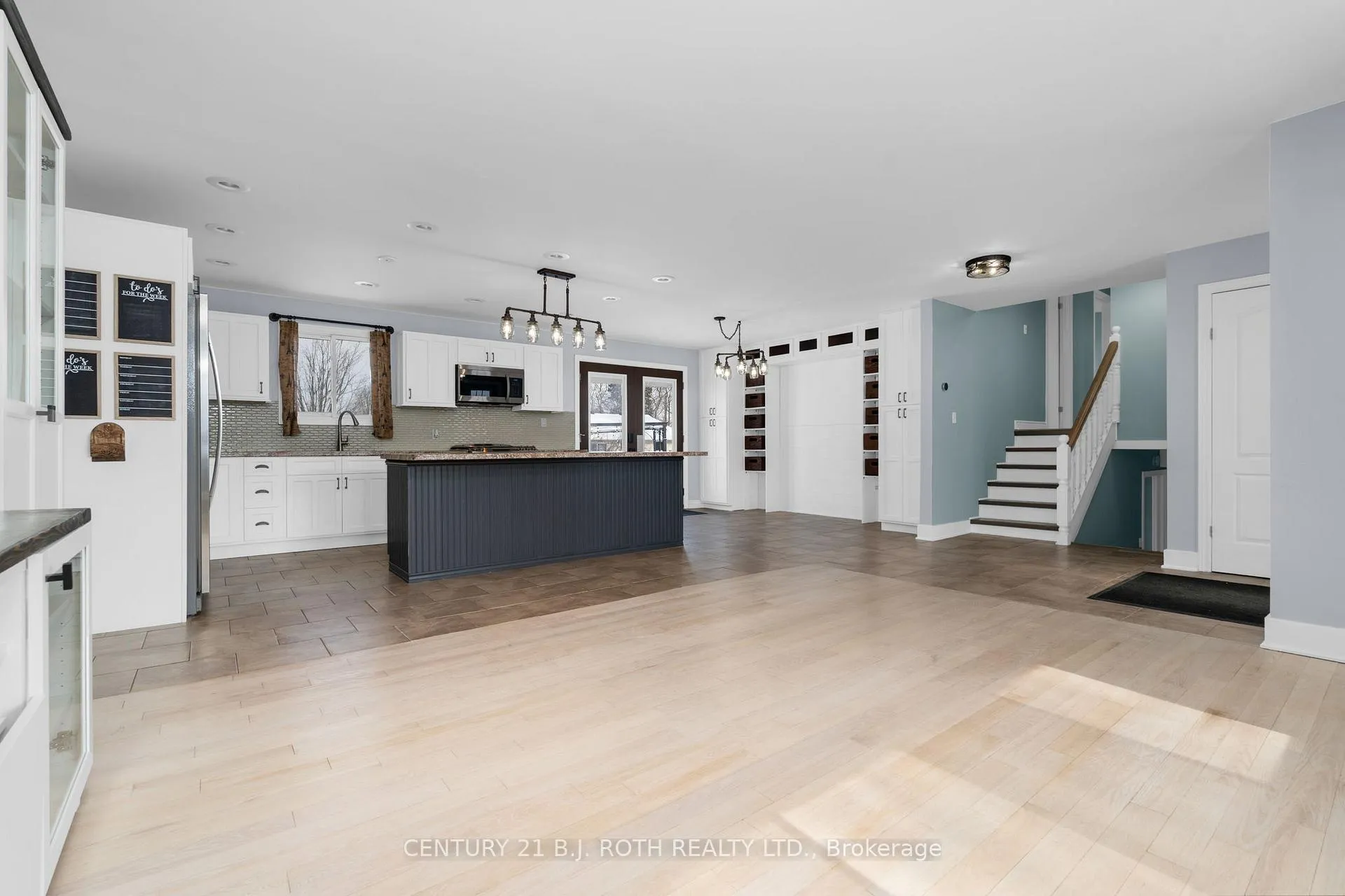 Photo 11 of 218 Parkside Crescent, Innisfil, Stroud — HOMEH
