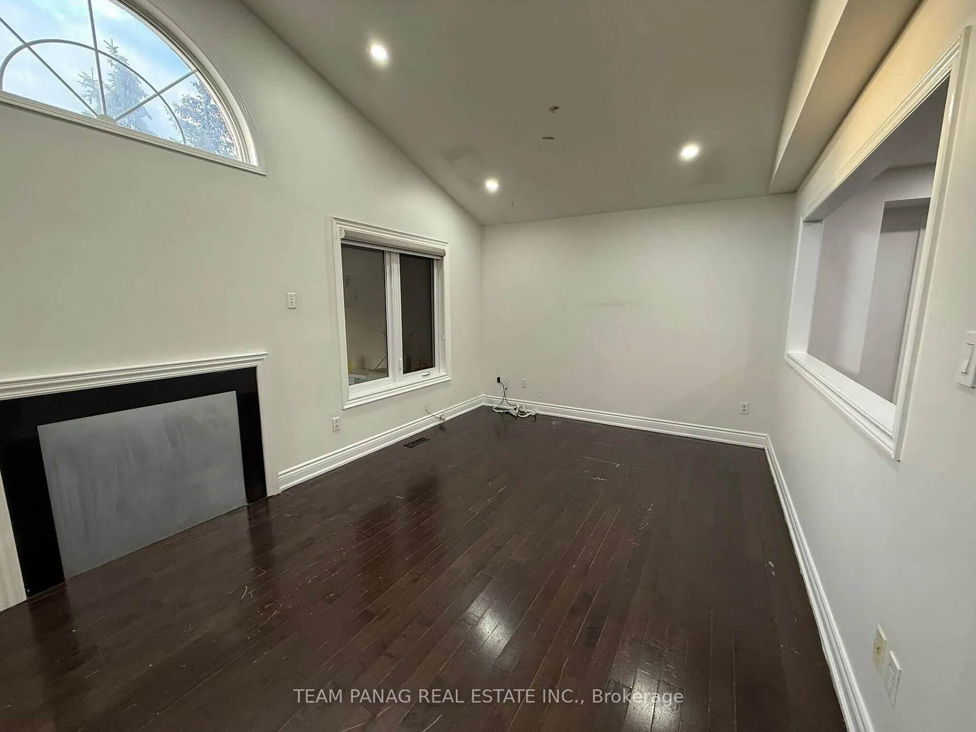 Photo 3 of 52 Sweet Clover Crescent N, Brampton, Sandringham-Wellington — HOMEH