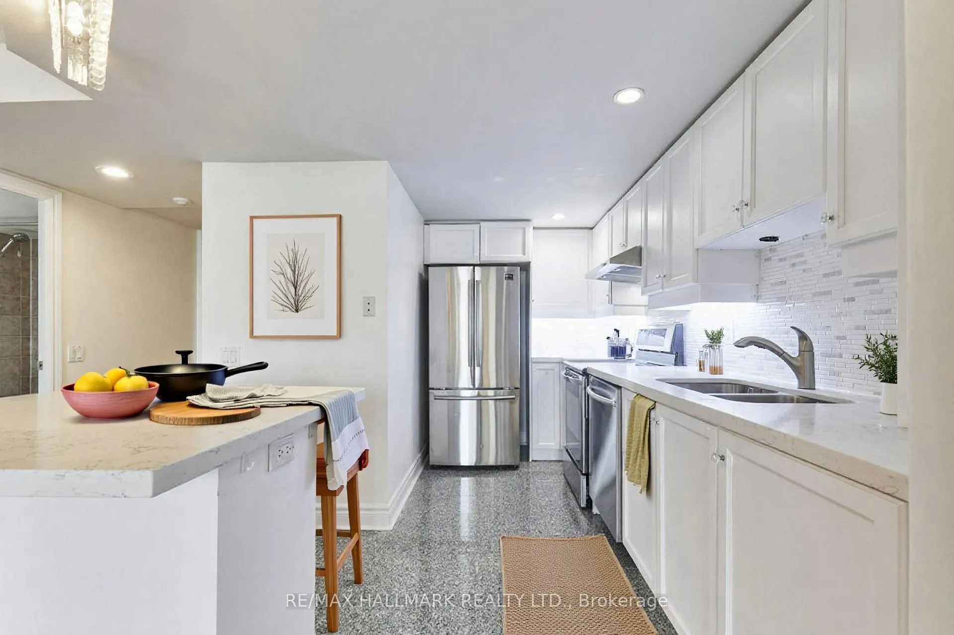 Photo 2 of Unit 607, 123 Eglinton Avenue, Toronto, Mount Pleasant West — HOMEH