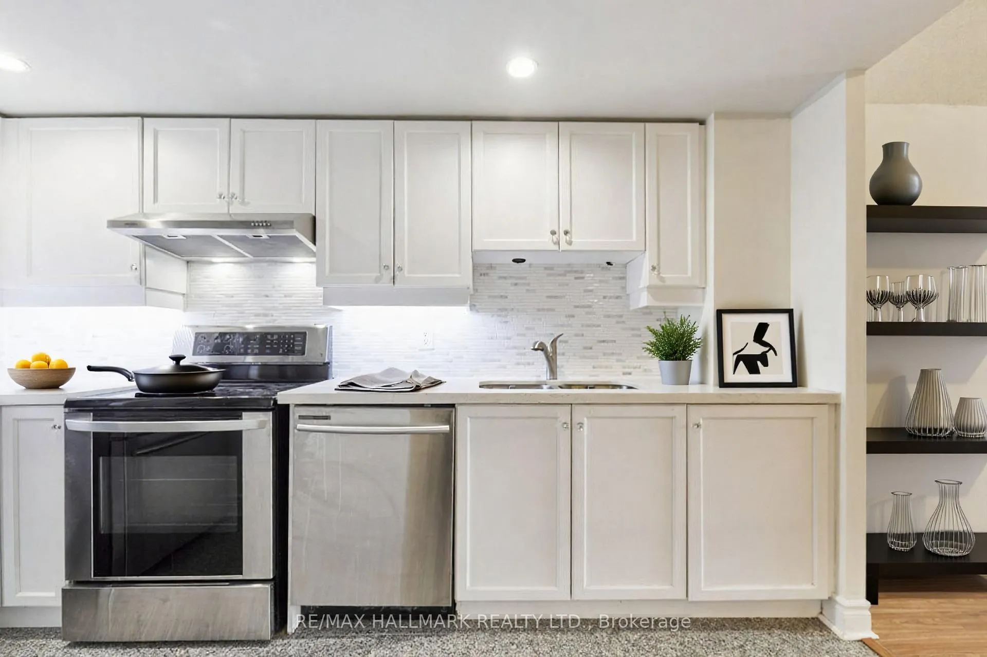 Photo 4 of Unit 607, 123 Eglinton Avenue, Toronto, Mount Pleasant West — HOMEH