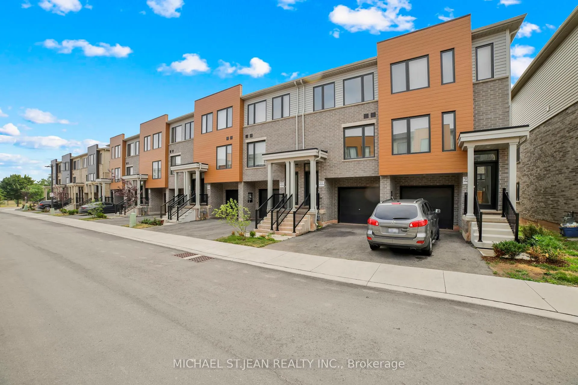 Photo 2 of 29 Radison Lane, Hamilton, McQuesten — HOMEH