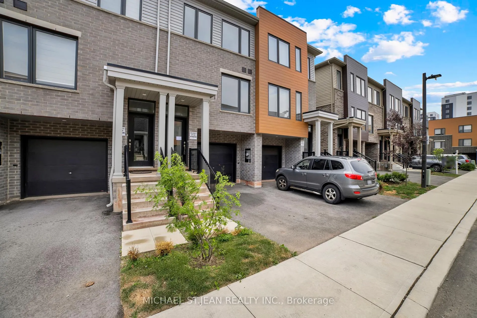 Photo 3 of 29 Radison Lane, Hamilton, McQuesten — HOMEH